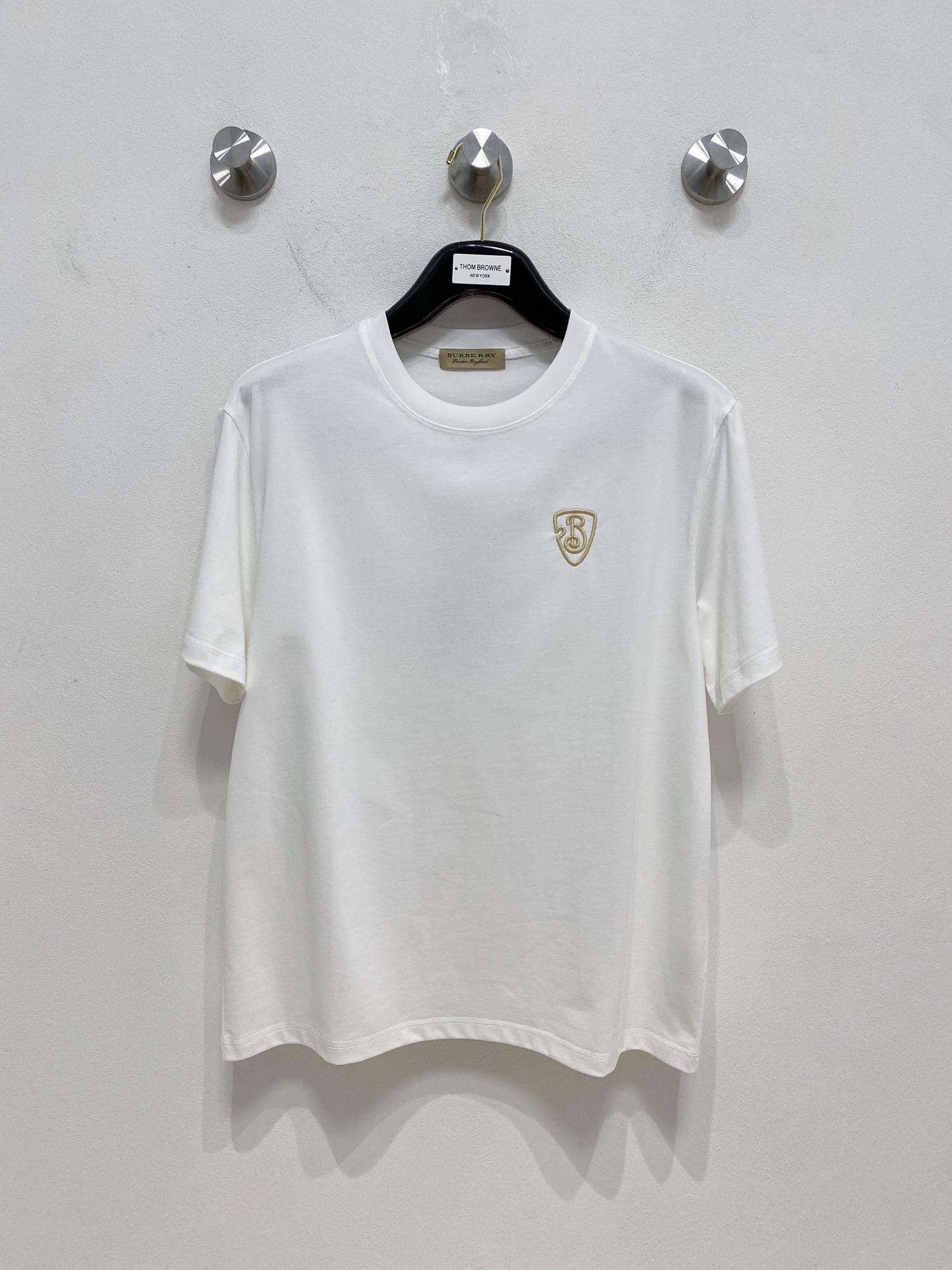 NO:445989,New 25ss Burberry Xinjiang long velvet cotton, comfortable and skin-friendly upper body, pure cotton texture, classic and versatile black and white, loose version of M-3Xl, burberry, alexander wang19860909上新25ss 巴宝莉 新疆长绒棉 上身舒适亲肤 纯棉质感 经典百搭 黑白 码数M-3Xl宽松版型,,burberry,alexander wang,Men's clothing