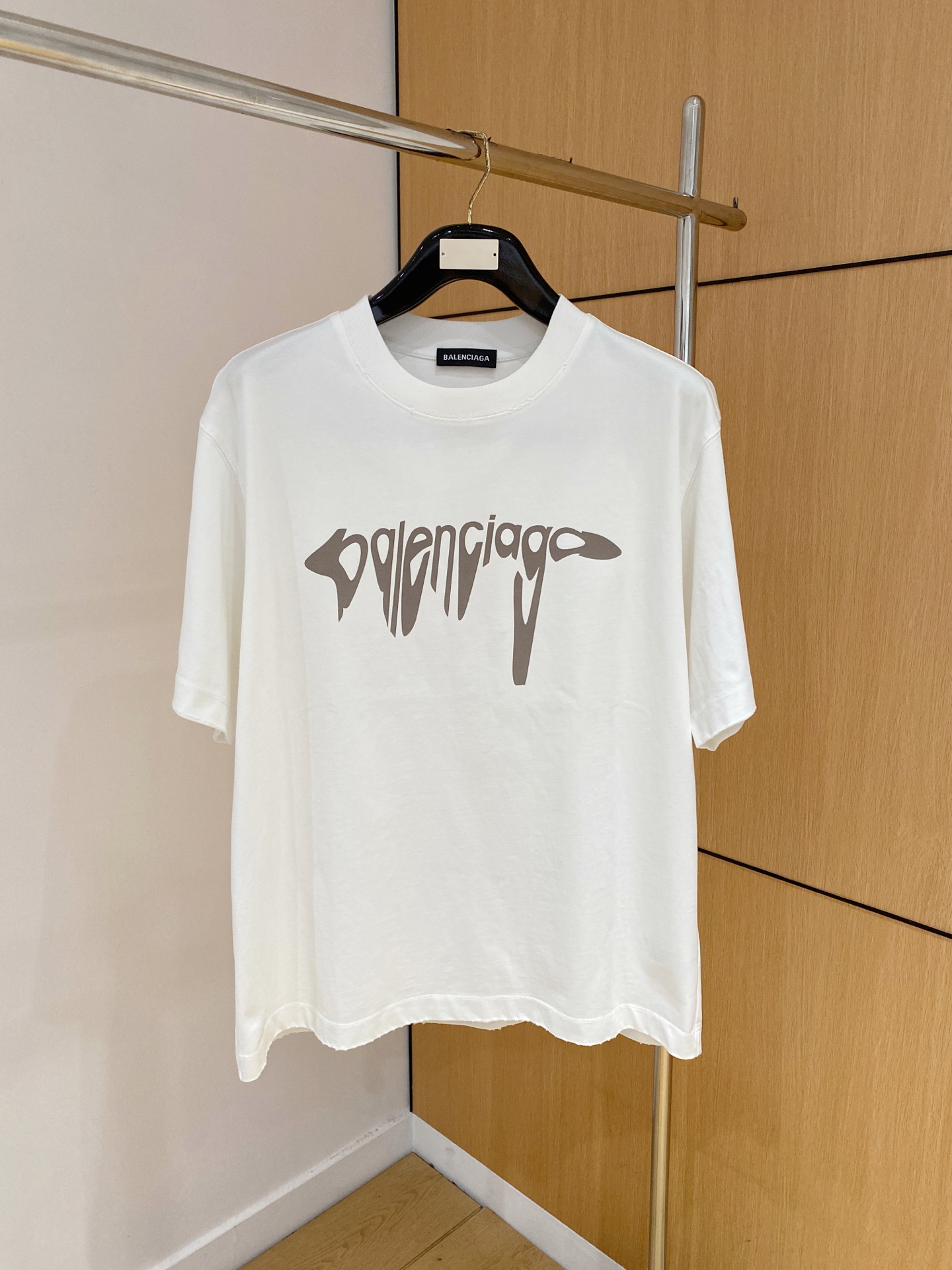 NO:420470,Balenciaga latest short-sleeved T-shirt, top-grade printed letter pattern logo on the chest, fabric cotton comfortable and soft, handsome and fashionable, S-XL, balenciaga, T-shirt, tees, t-shirt, alexander wang19860909巴黎世家 最新款短袖T恤,胸前顶级印花字母图案logo,面料棉 舒适柔软,帅气时尚,码数S-XL,,balenciaga,T-shirt,tees，t-shirt,alexander wang,Men's clothing