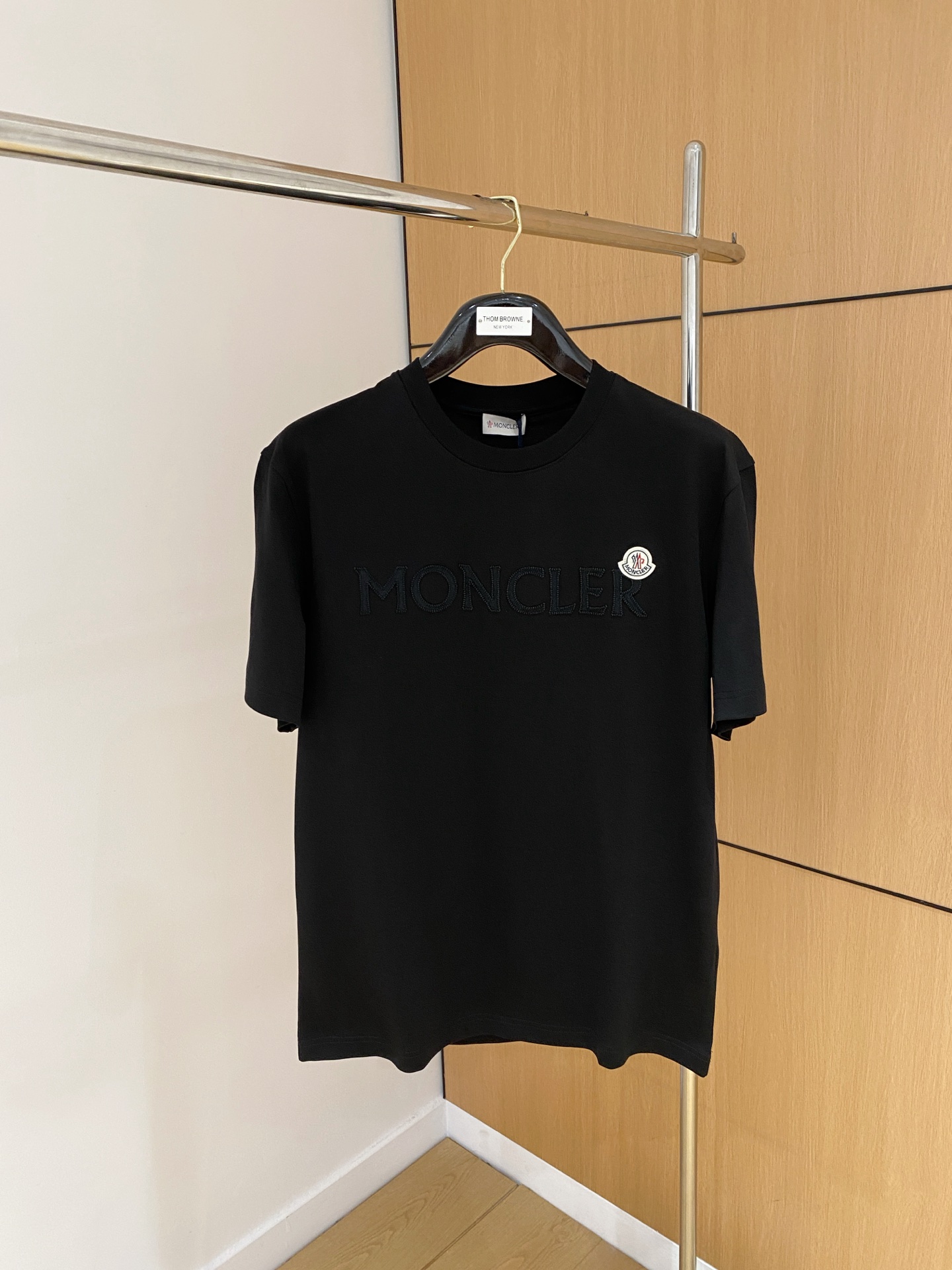  MONCRER 2025春夏新款首发专柜最新款短袖圆领T恤 高端订制 设计前卫时尚！品牌logo重工艺