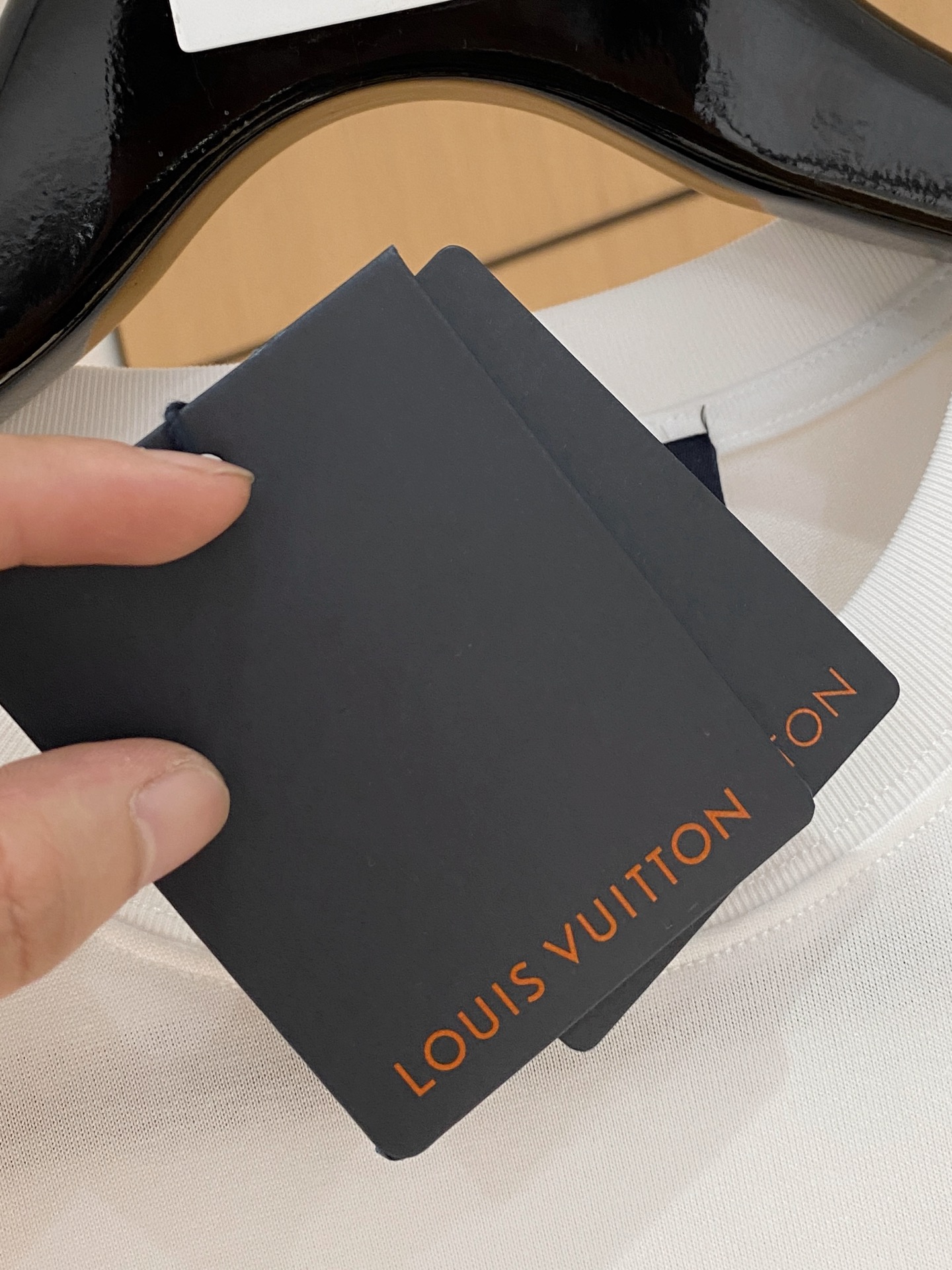  Lv 2025春夏新款首发专柜最新款短袖圆领T恤 高端订制 设计前卫时尚！品牌logo重工艺设计 高端
