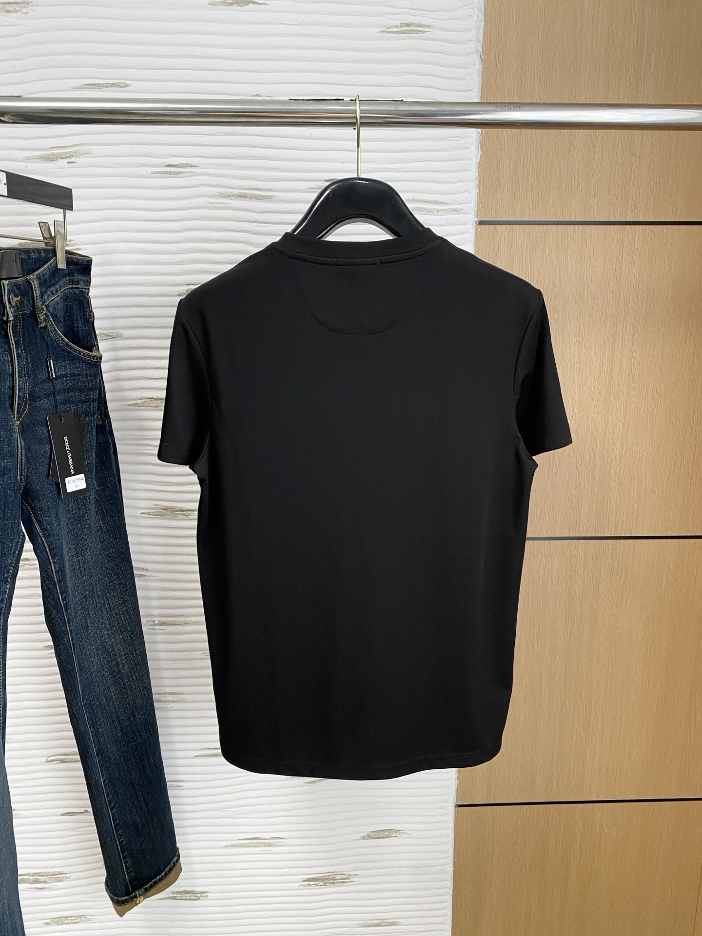 “Classic Business Leisure T-Shirt with Silky Cotton Fabric and Clean Design” - 图片 9
