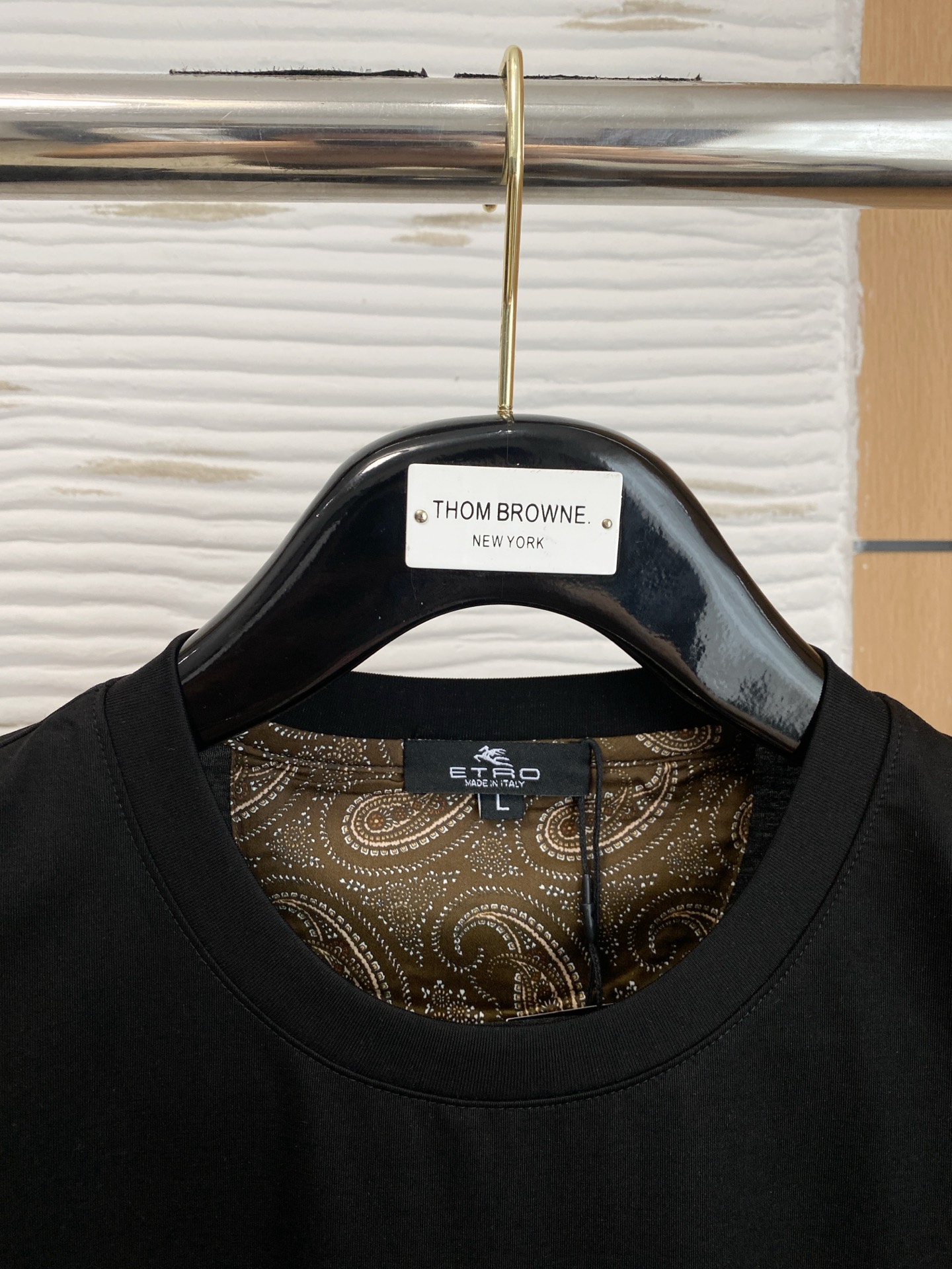 “Classic Business Leisure T-Shirt with Silky Cotton Fabric and Clean Design” - 图片 2