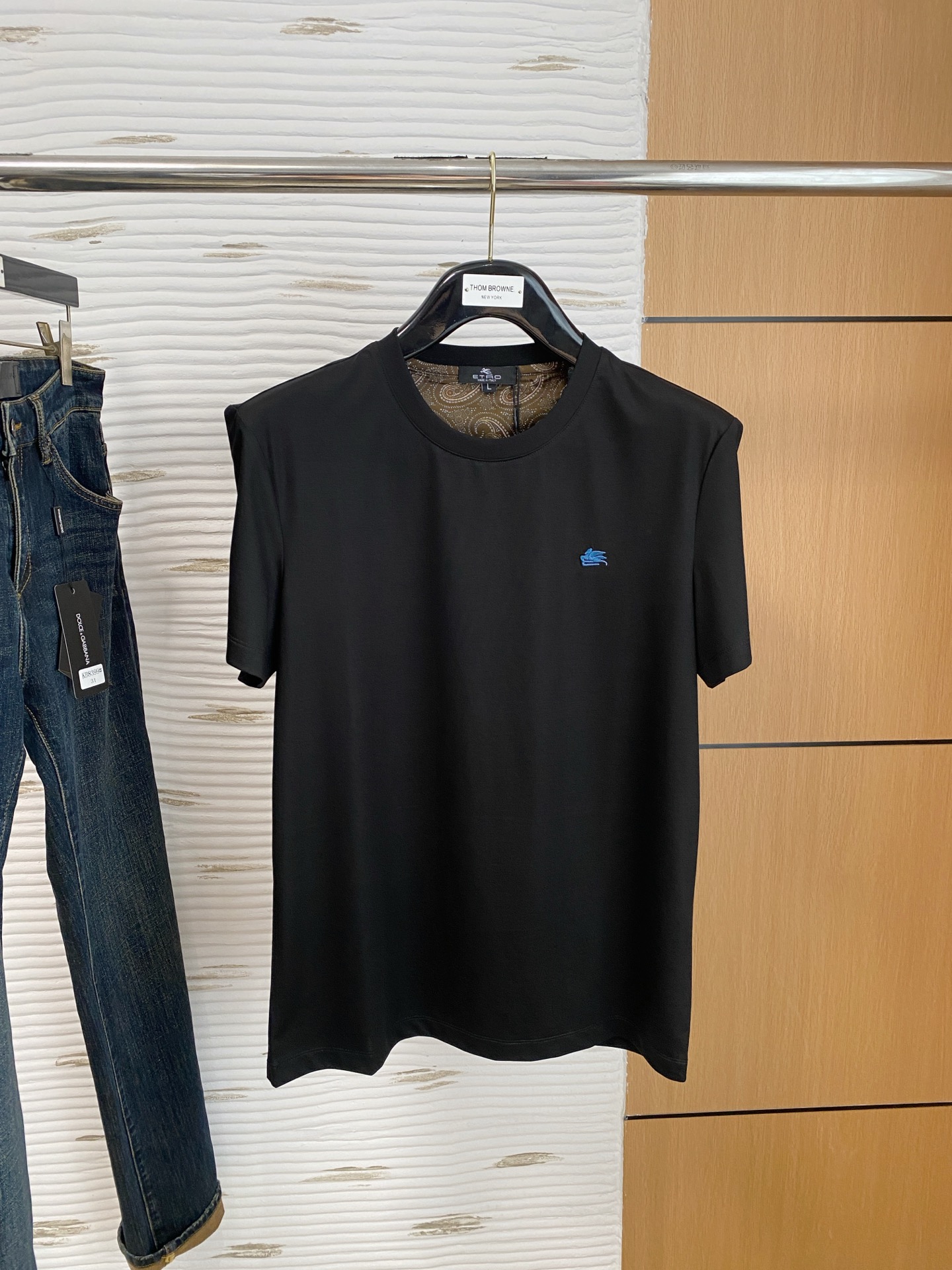 “Classic Business Leisure T-Shirt with Silky Cotton Fabric and Clean Design”