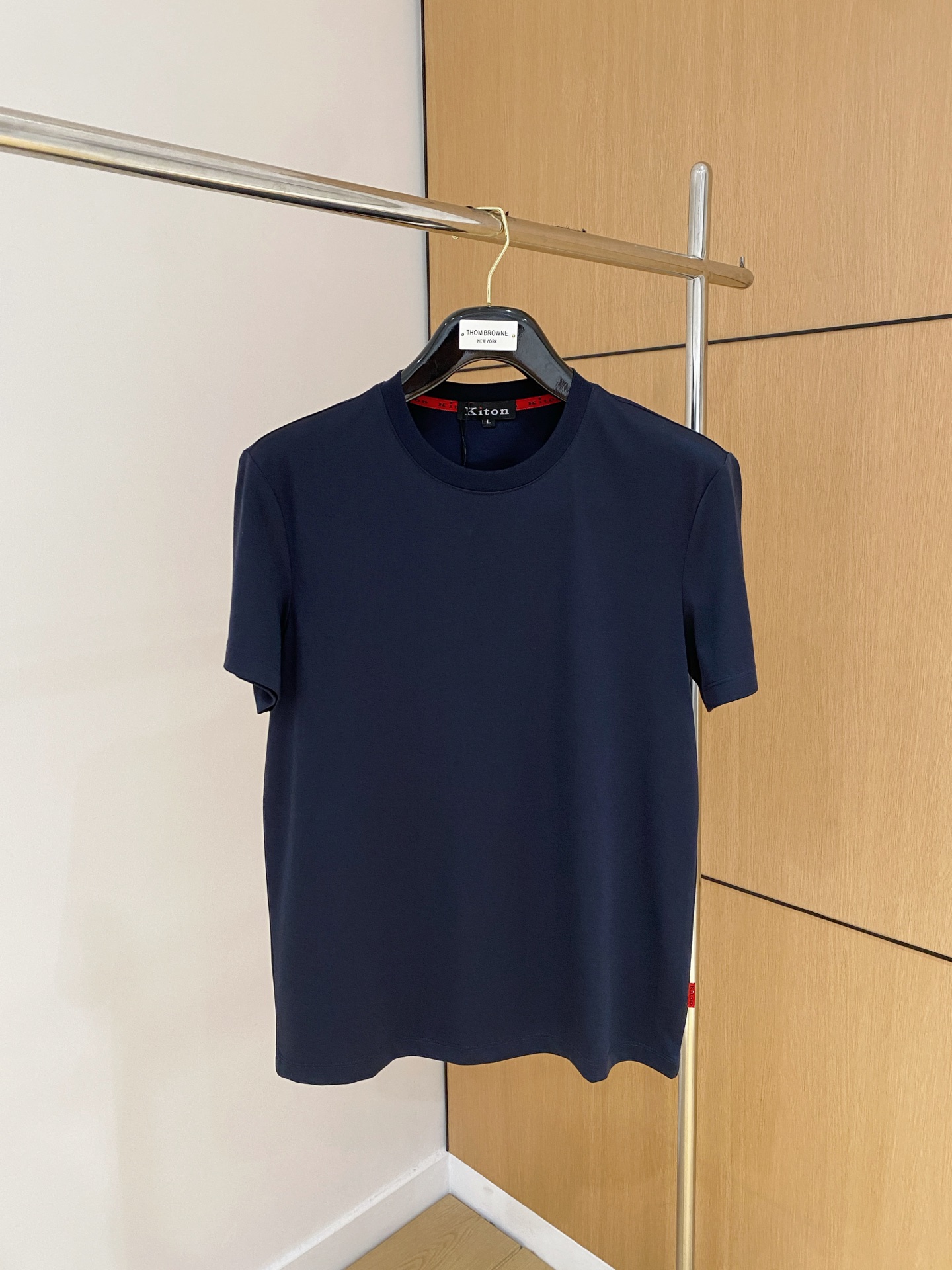 “Year-Old Classic Business Leisure T-Shirt with Stamping Designs in Various Colors and Sizes” - 图片 1