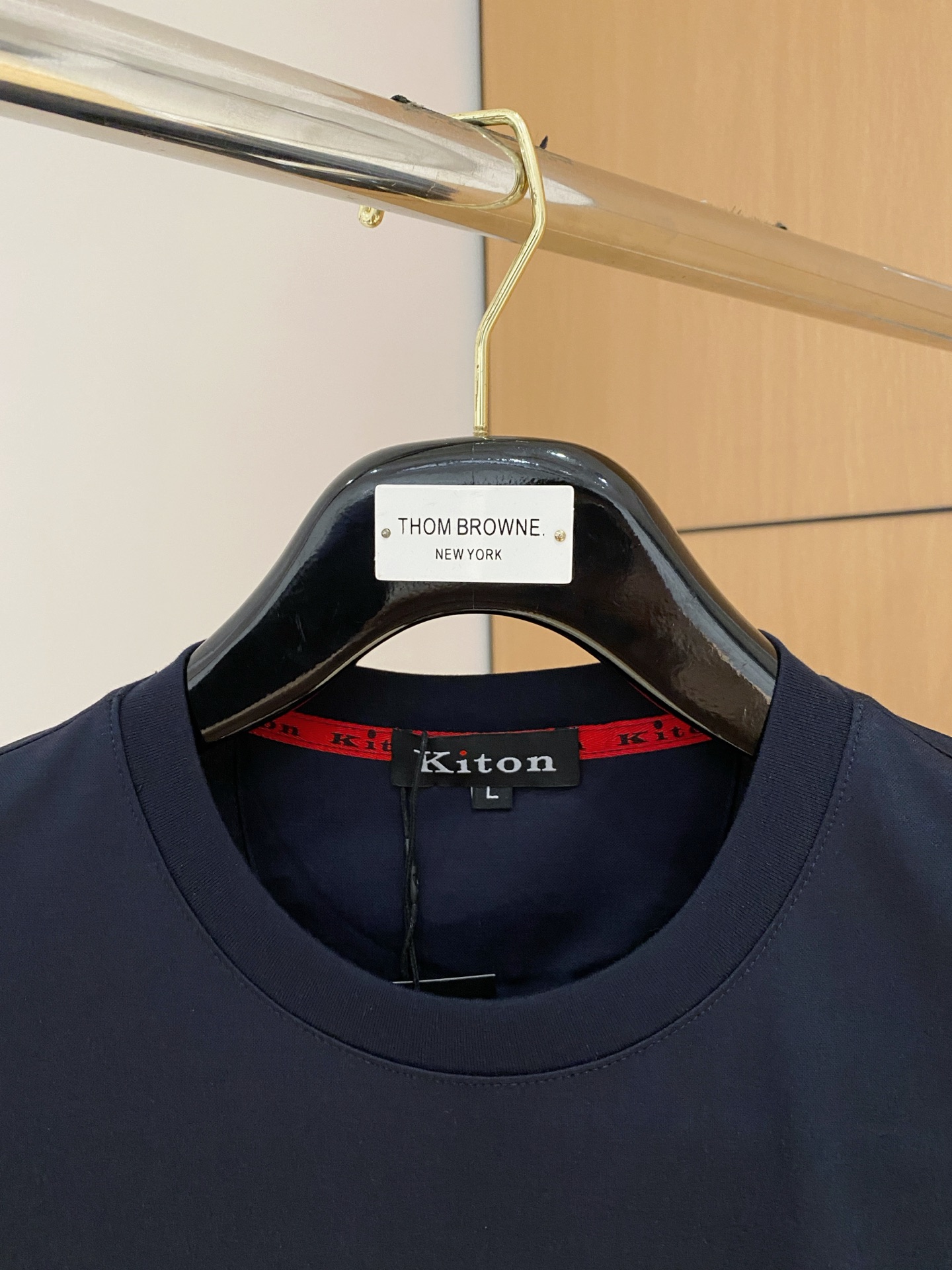 “Year-Old Classic Business Leisure T-Shirt with Stamping Designs in Various Colors and Sizes” - 图片 2
