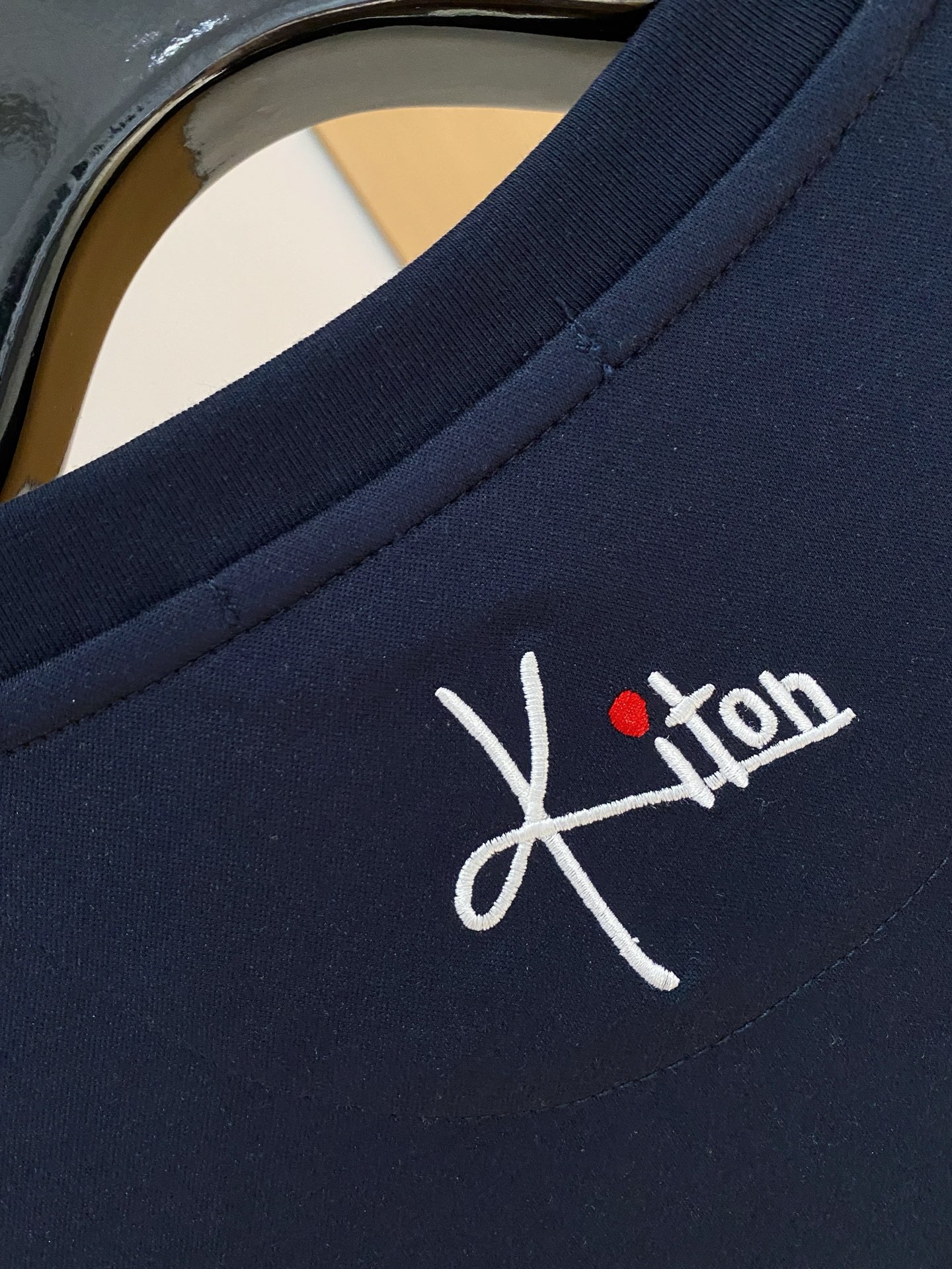 “Year-Old Classic Business Leisure T-Shirt with Stamping Designs in Various Colors and Sizes” - 图片 8