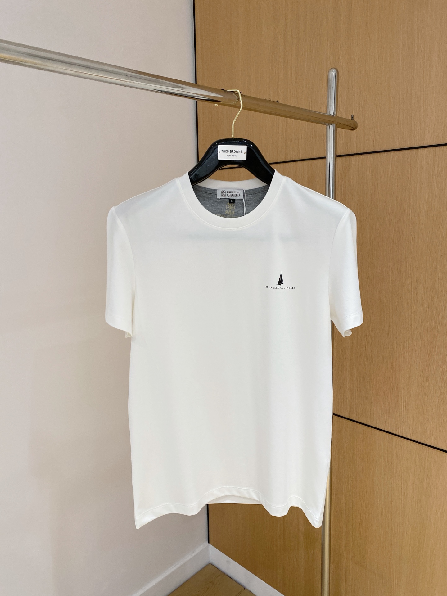“BC’s Classic Business Leisure T-Shirt: Silky Cotton, Clean Design, Various Colors | Sizes M-3XL” - 图片 1