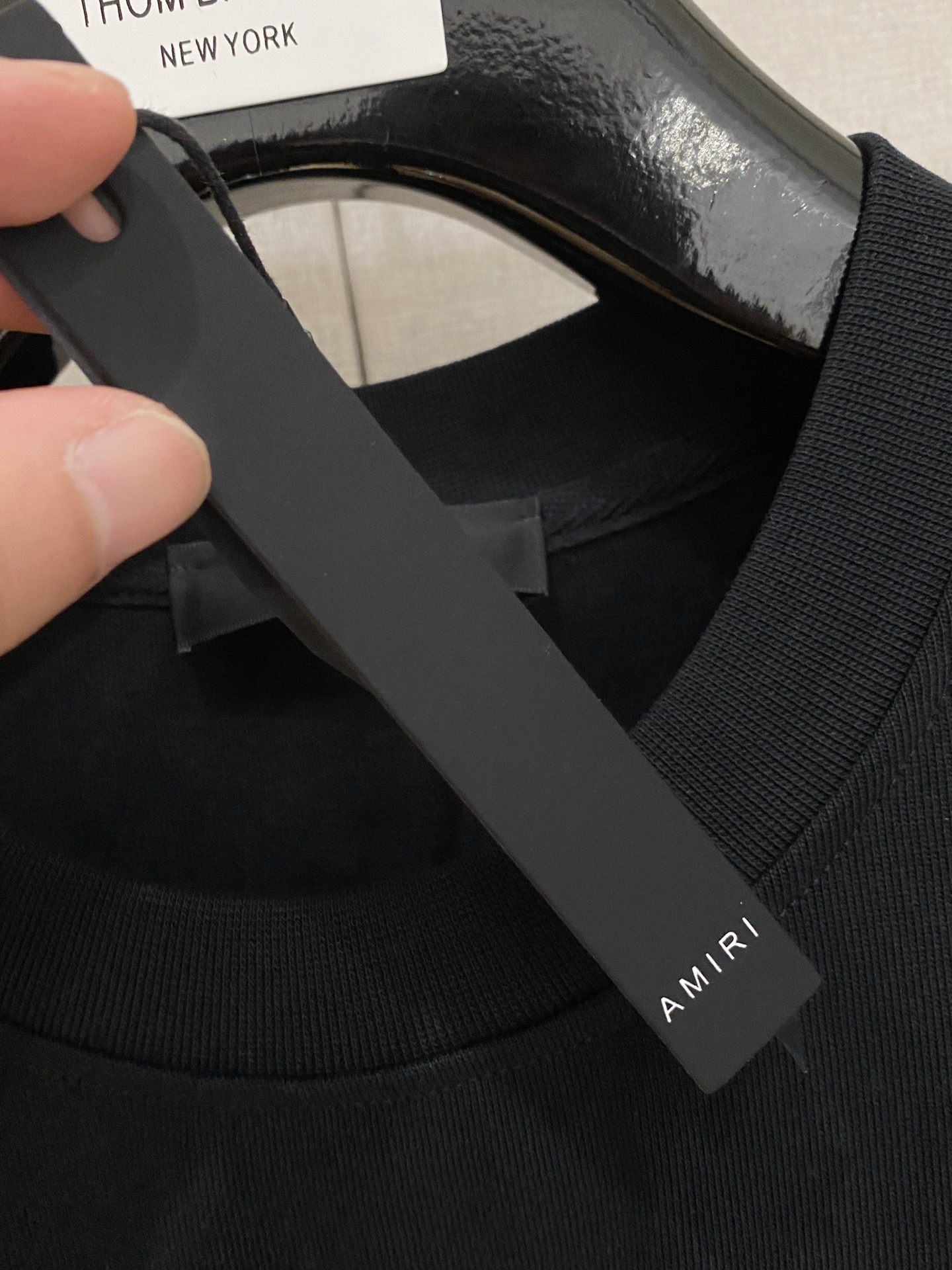 “88825SS Amiri Amir Heavy-Pound T-Shirts Suit with Stereo Printing – Size Guide and Color Options” - 图片 7