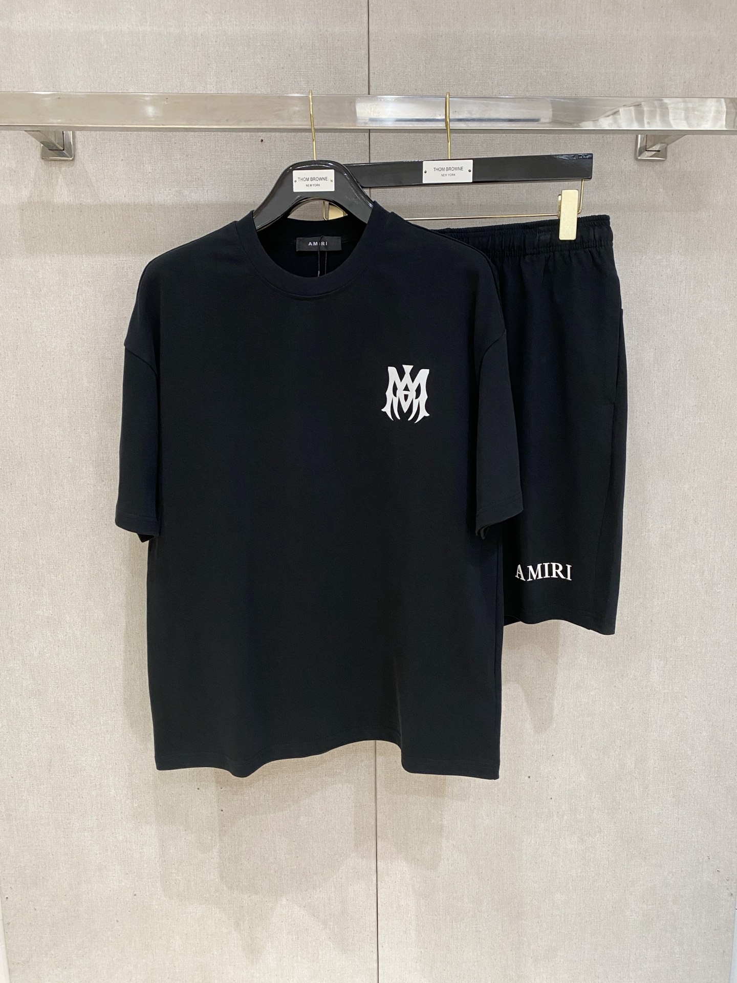 “88825SS Amiri Amir Heavy-Pound T-Shirts Suit with Stereo Printing – Size Guide and Color Options”