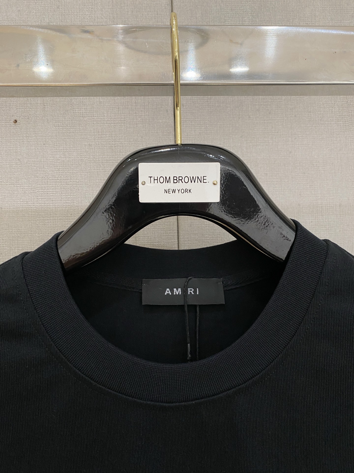“88825SS Amiri Amir Heavy-Pound T-Shirts Suit with Stereo Printing – Size Guide and Color Options” - 图片 5
