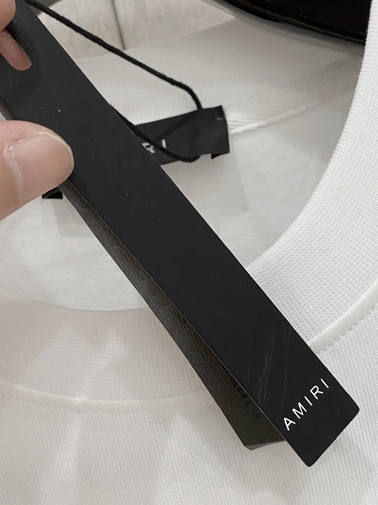 “Amiri Amir Heavy-Pound T-Shirts Suit with Stereo Printing: Gender-Neutral 330g T-Shirts in Black and White” - 图片 6