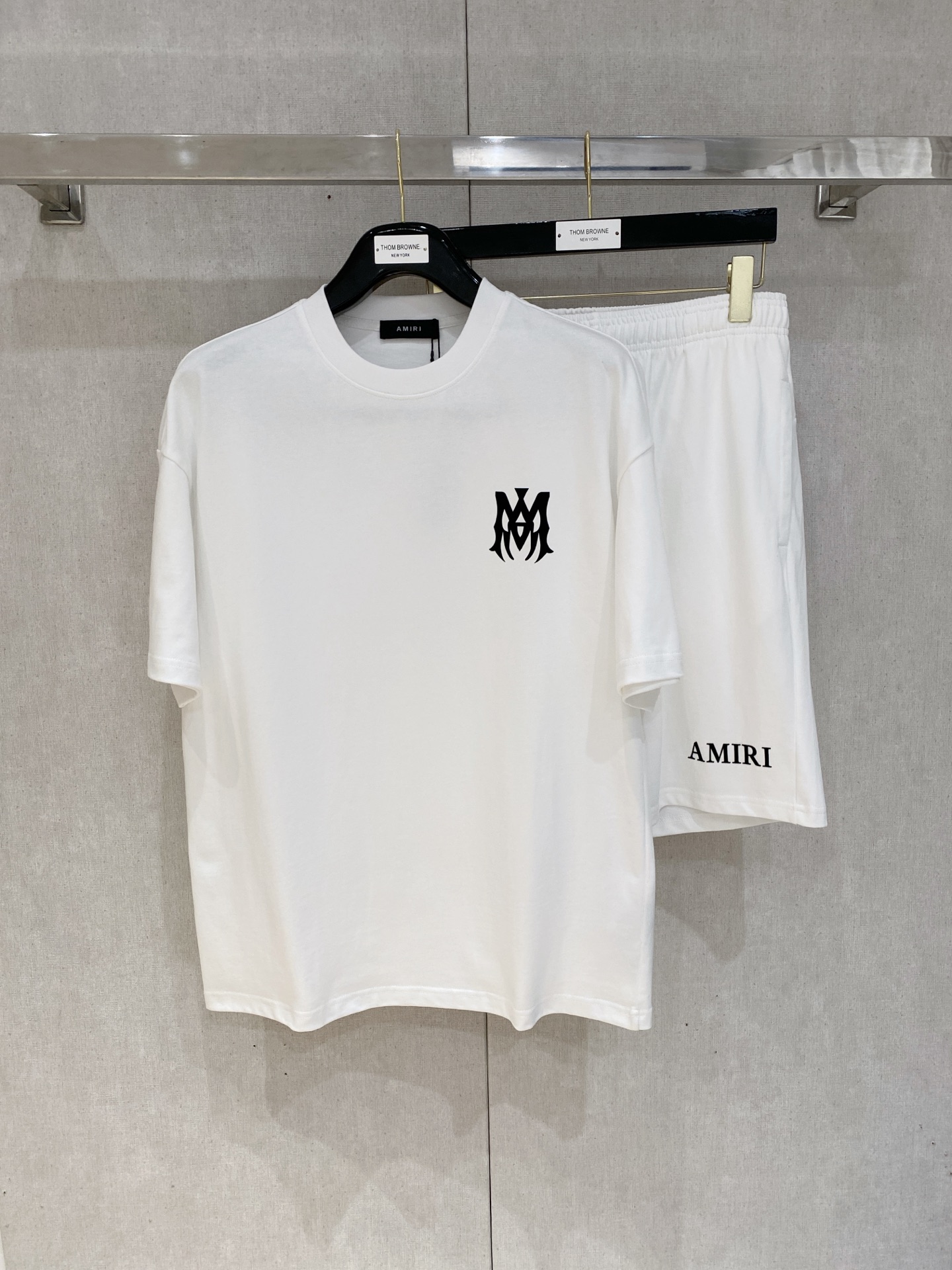 “330g Heavy-Pound T-Shirts Suit for Men and Women | Black & White Colors | S-XL Sizes”