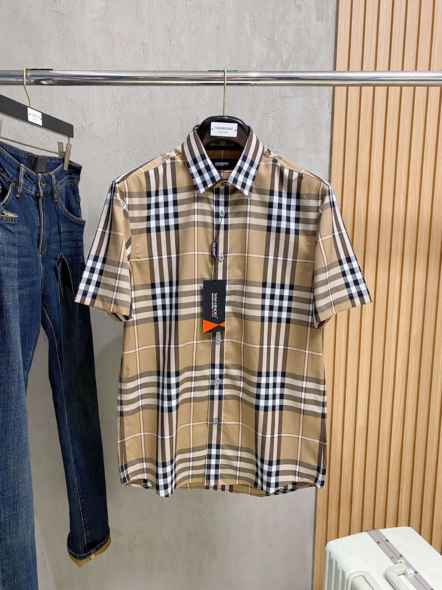 强势上新，新款不断！！！新款衬衫，高级面料高级做工，顶级品质！！！S一XXLS穿125左右m穿140左右