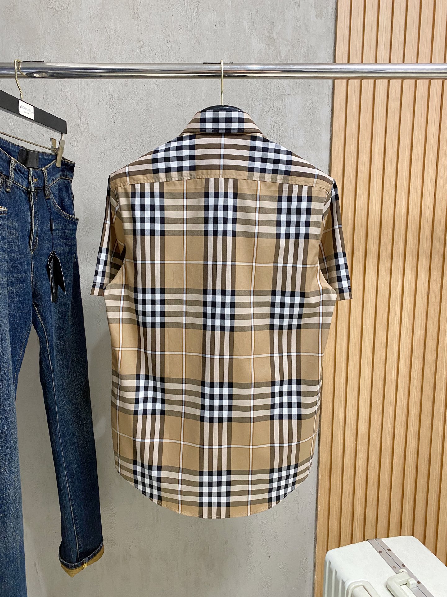 强势上新，新款不断！！！新款衬衫，高级面料高级做工，顶级品质！！！S一XXLS穿125左右m穿140左右