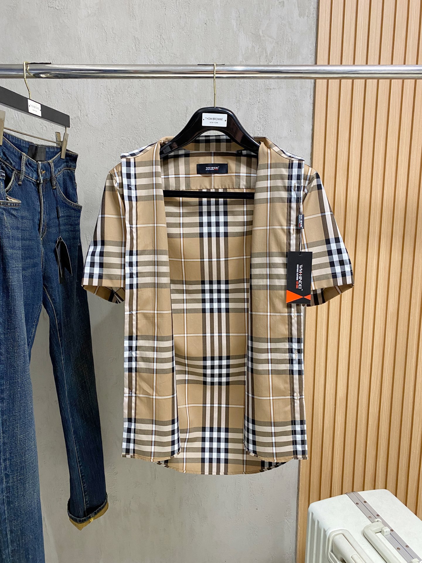 强势上新，新款不断！！！新款衬衫，高级面料高级做工，顶级品质！！！S一XXLS穿125左右m穿140左右