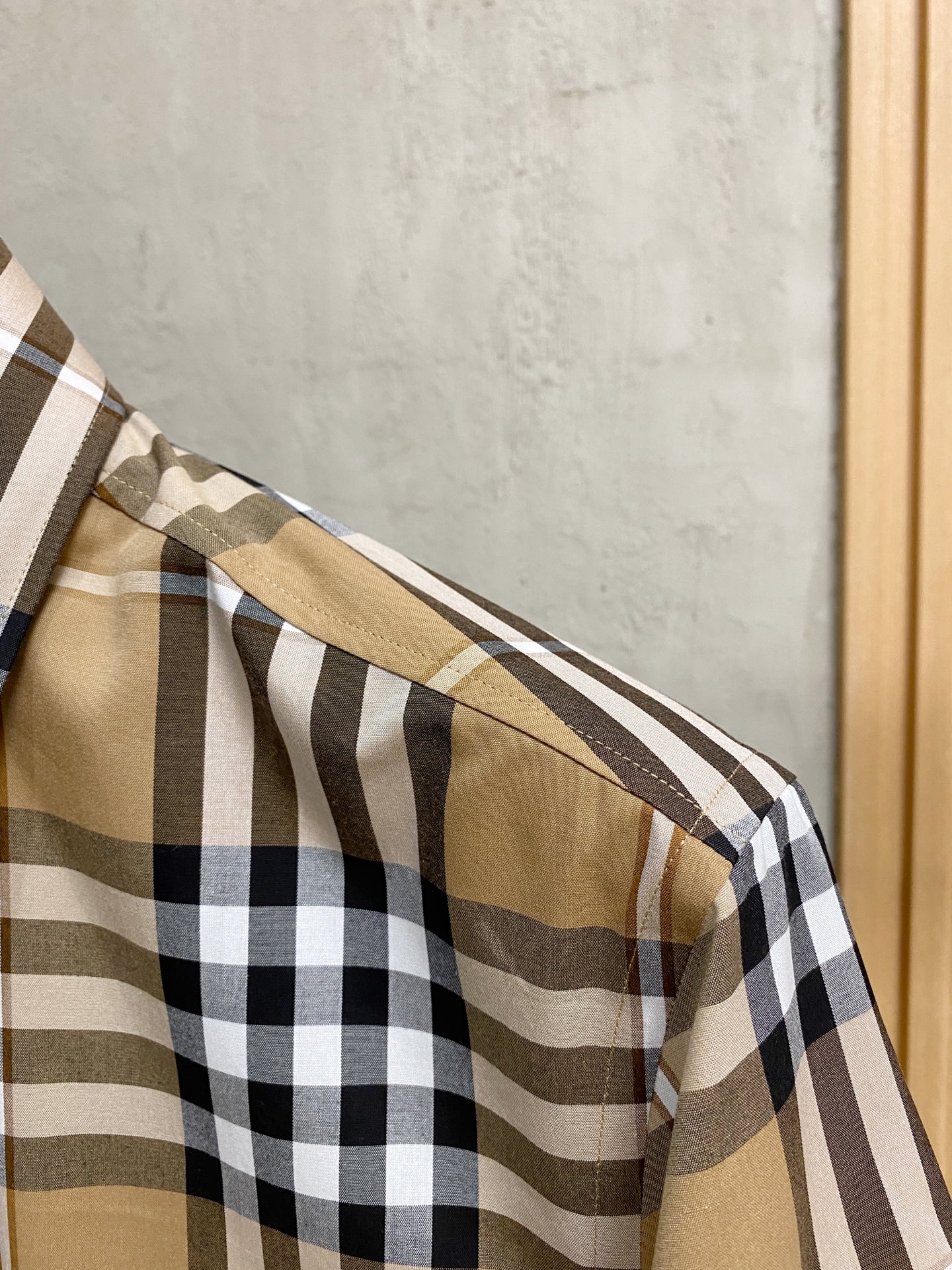 强势上新，新款不断！！！新款衬衫，高级面料高级做工，顶级品质！！！S一XXLS穿125左右m穿140左右