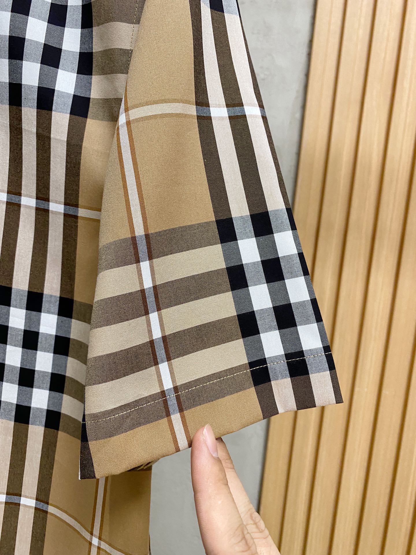 强势上新，新款不断！！！新款衬衫，高级面料高级做工，顶级品质！！！S一XXLS穿125左右m穿140左右