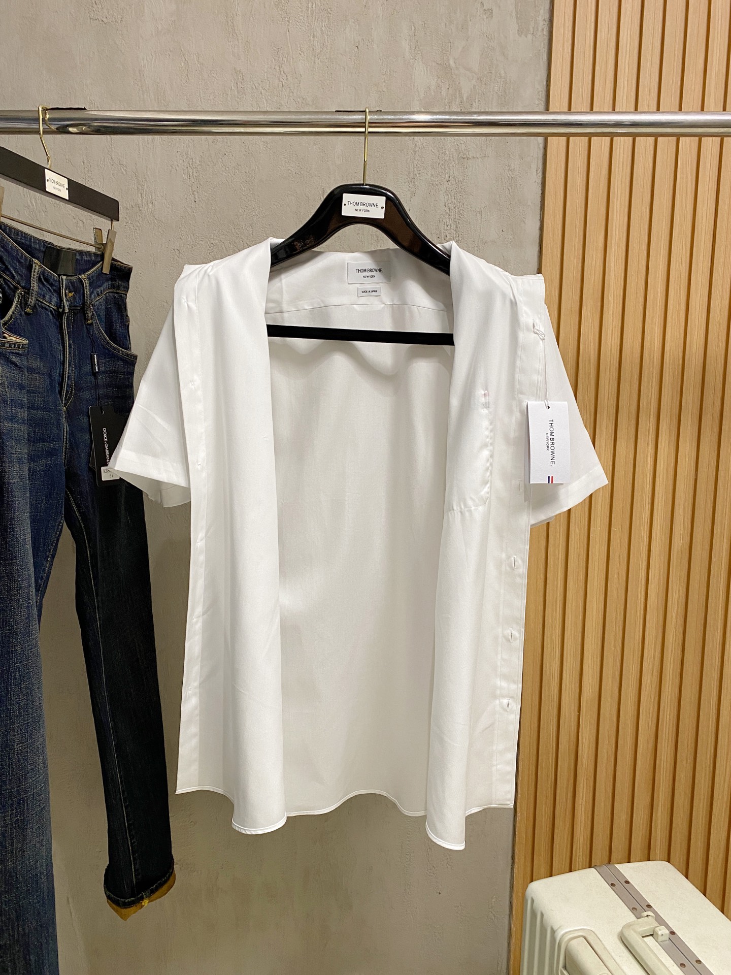 强势上新，新款不断！！！新款衬衫，高级面料高级做工，顶级品质！！！S一XXLS穿125左右m穿140左右