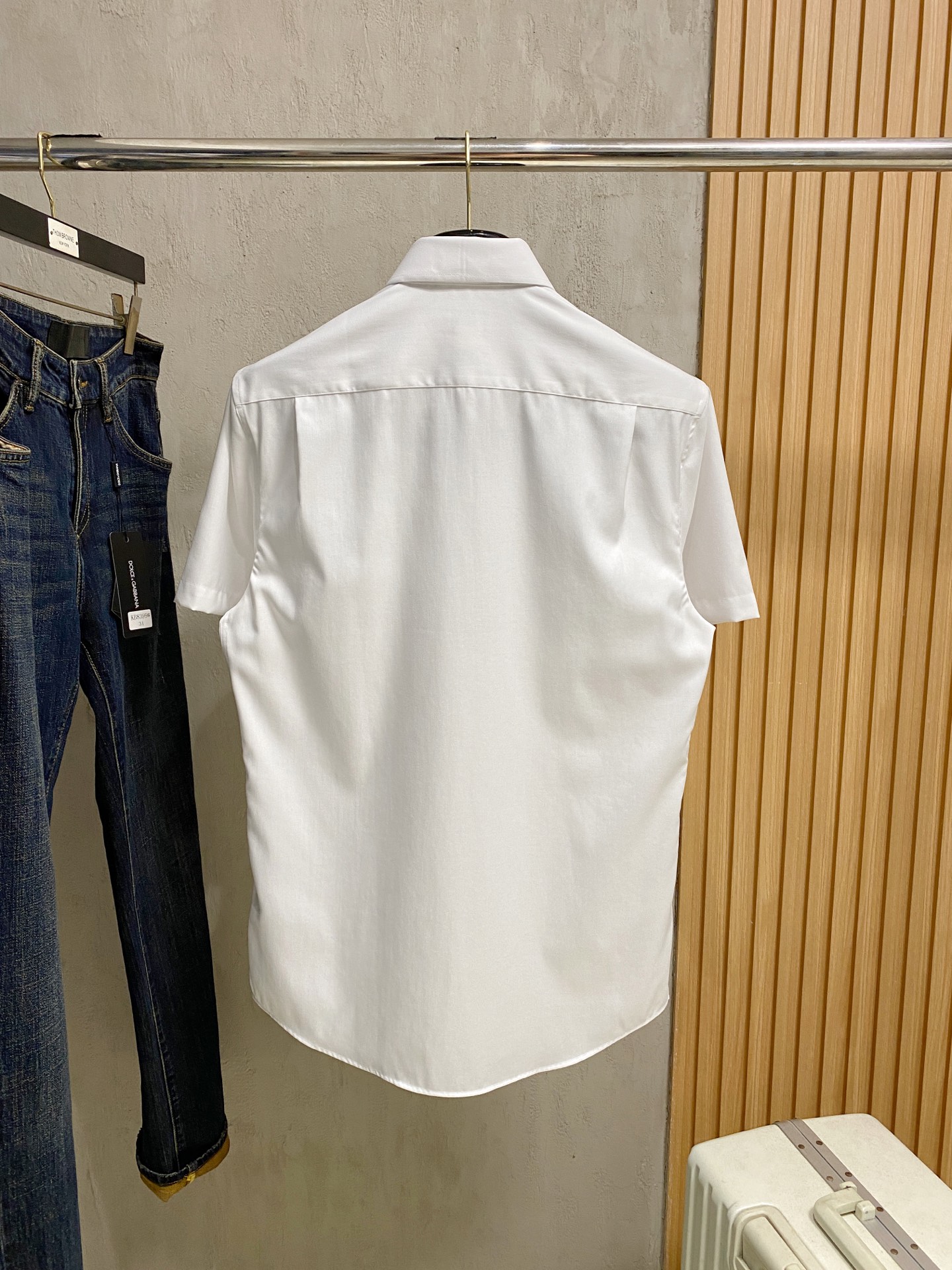 强势上新，新款不断！！！新款衬衫，高级面料高级做工，顶级品质！！！S一XXLS穿125左右m穿140左右