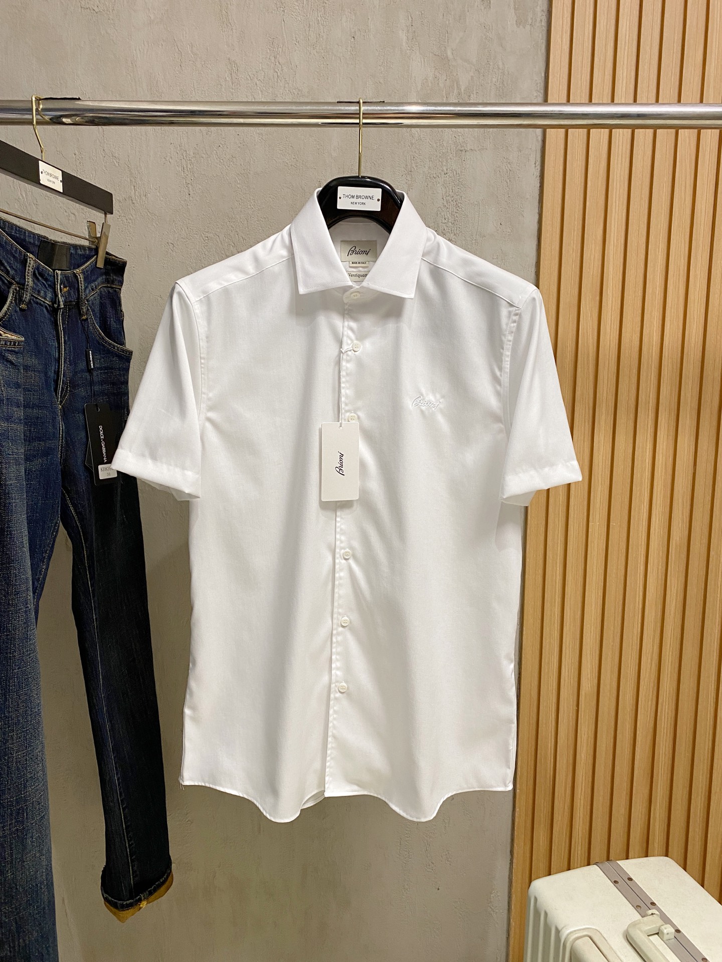 强势上新，新款不断！！！新款衬衫，高级面料高级做工，顶级品质！！！S一XXLS穿125左右m穿140左右