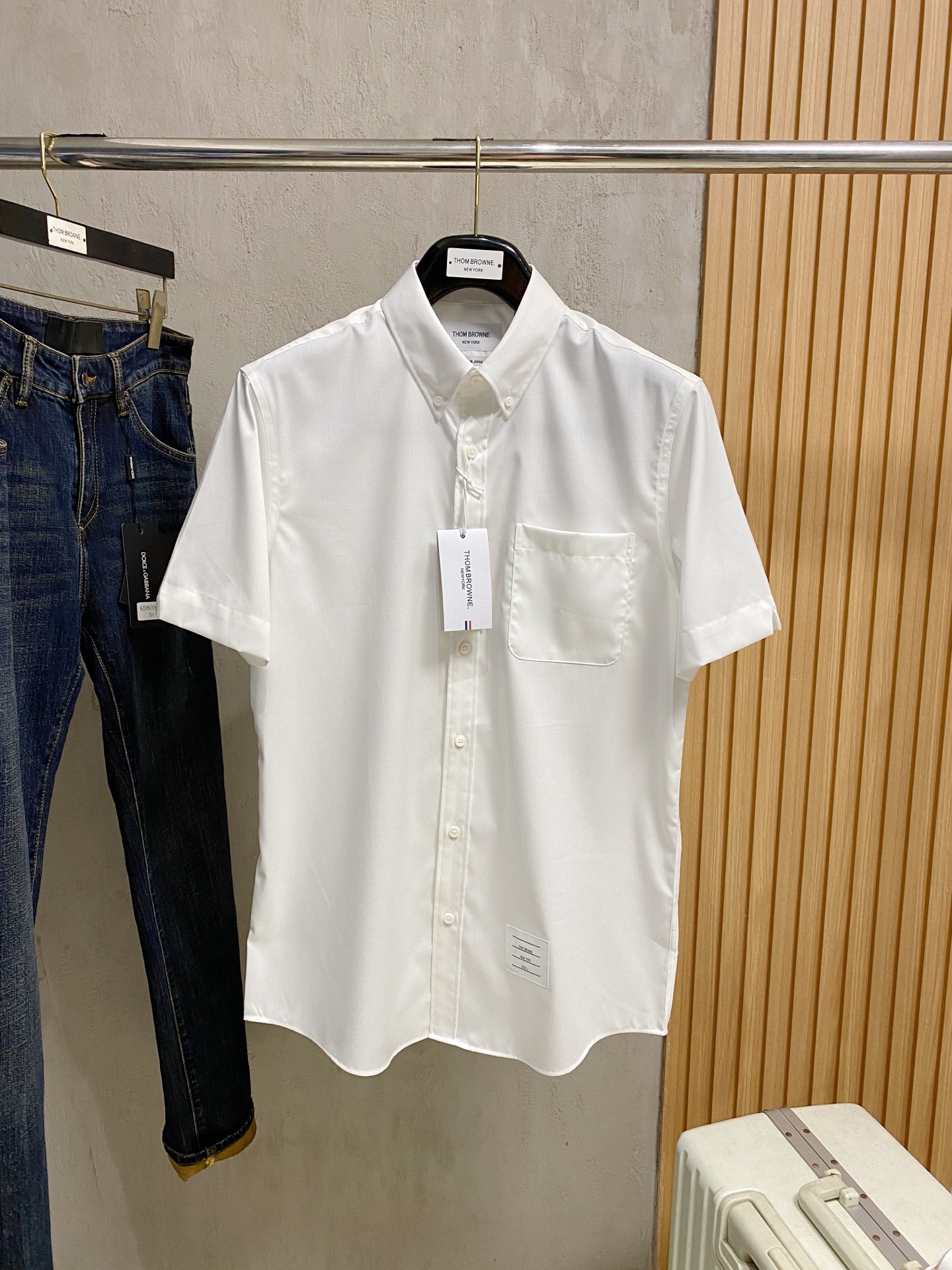 强势上新，新款不断！！！新款衬衫，高级面料高级做工，顶级品质！！！S一XXLS穿125左右m穿140左右