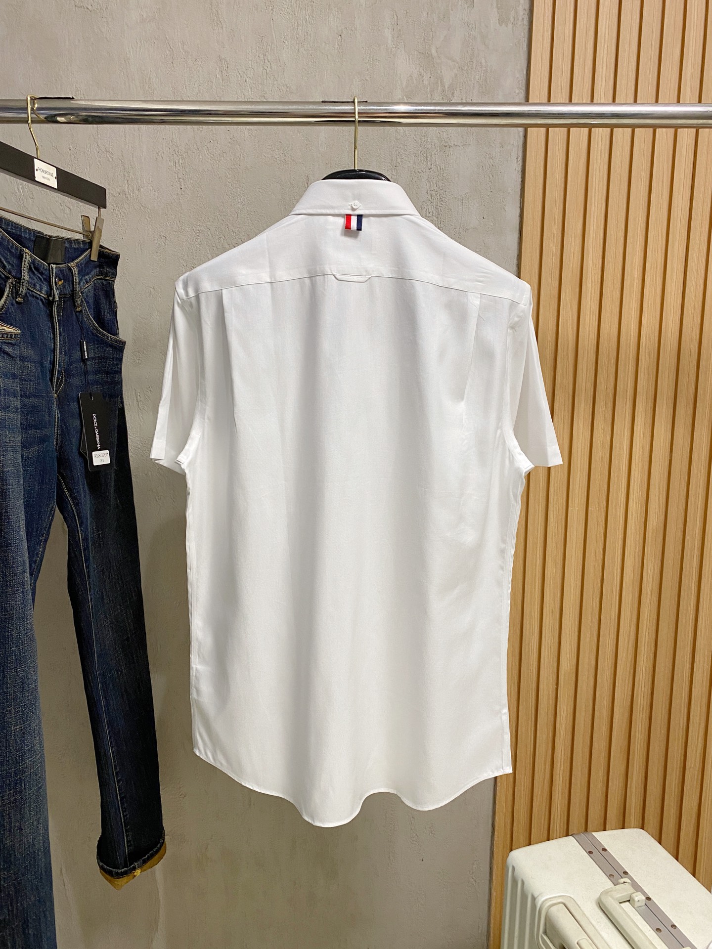 强势上新，新款不断！！！新款衬衫，高级面料高级做工，顶级品质！！！S一XXLS穿125左右m穿140左右