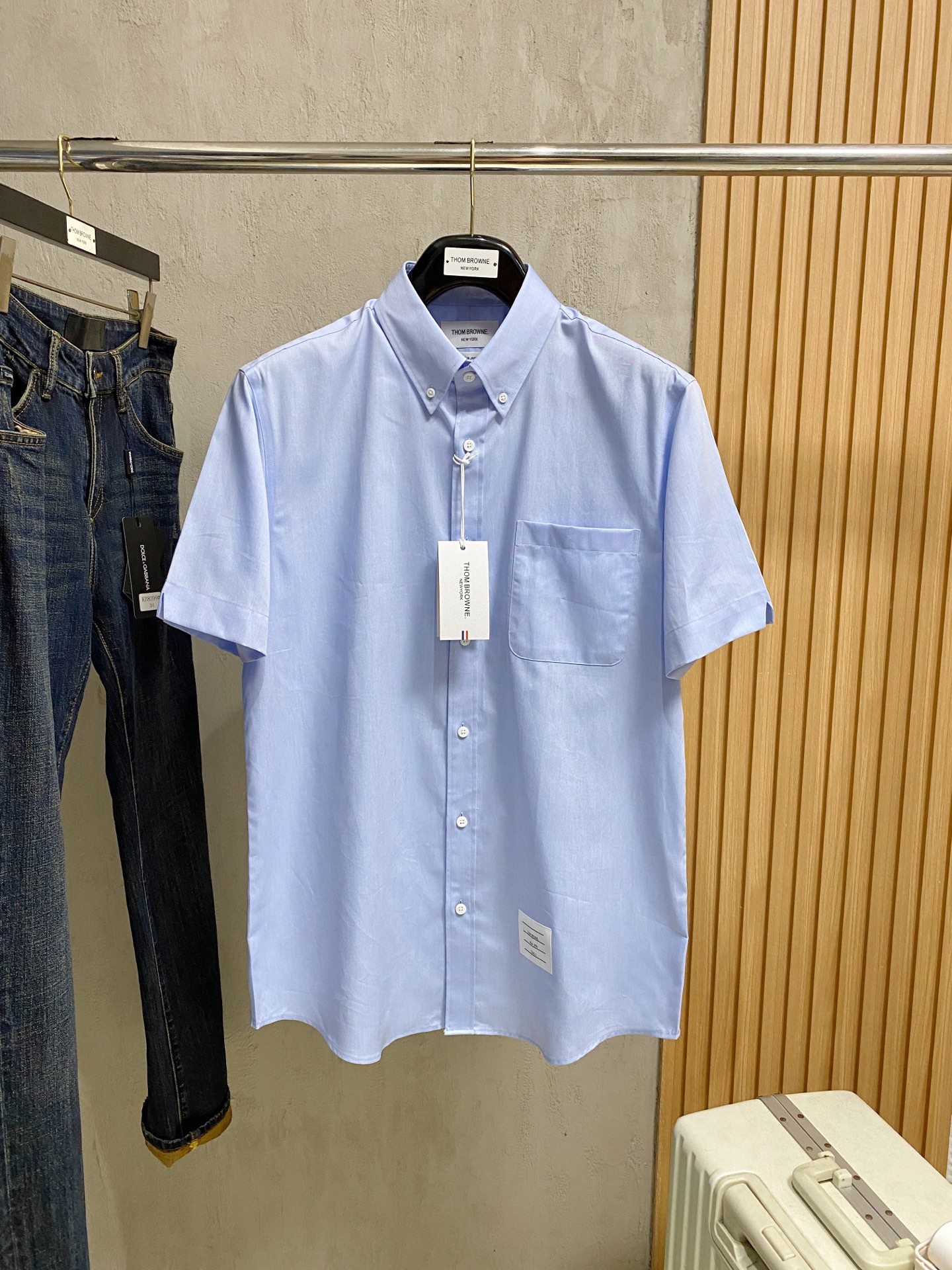 强势上新，新款不断！！！新款衬衫，高级面料高级做工，顶级品质！！！S一XXLS穿125左右m穿140左右