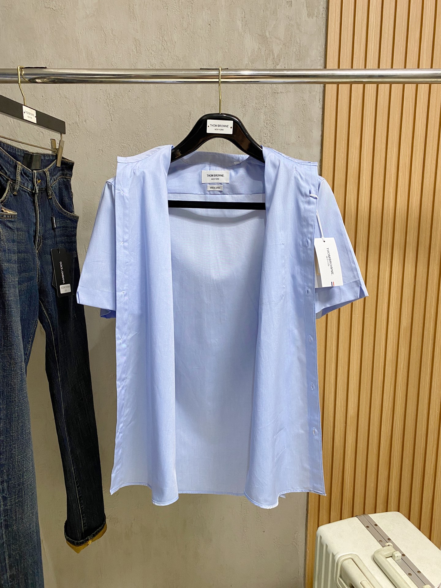 强势上新，新款不断！！！新款衬衫，高级面料高级做工，顶级品质！！！S一XXLS穿125左右m穿140左右