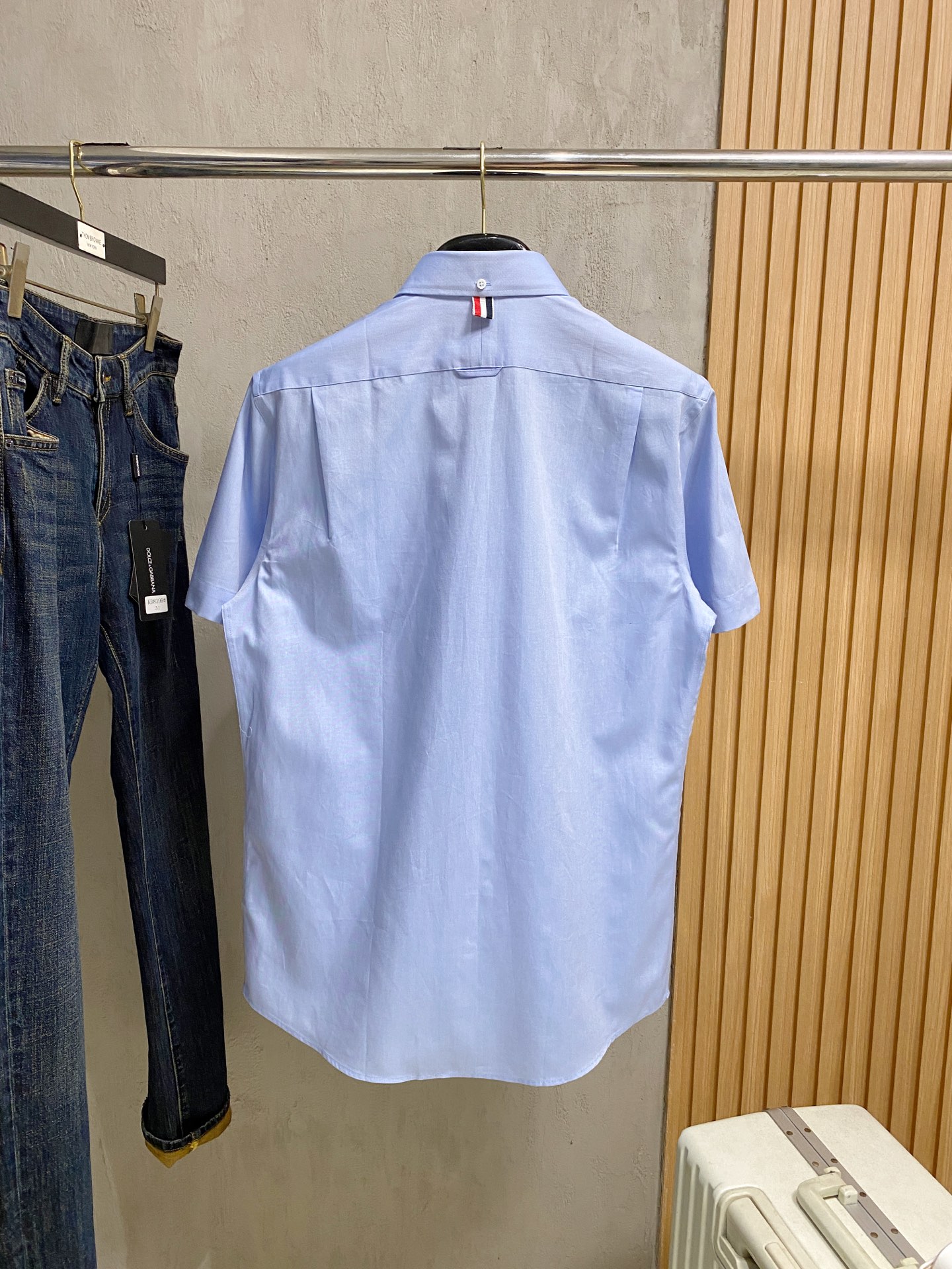 强势上新，新款不断！！！新款衬衫，高级面料高级做工，顶级品质！！！S一XXLS穿125左右m穿140左右