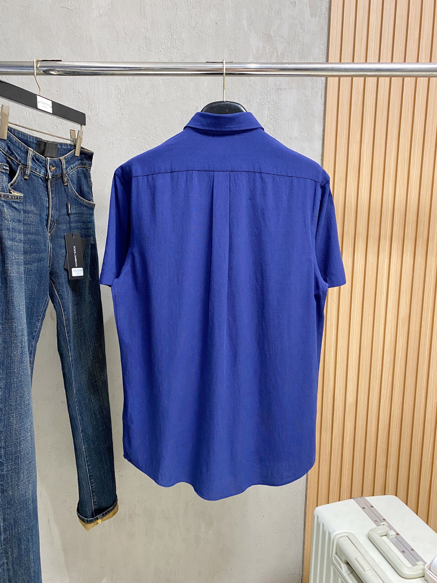 强势上新，新款不断！！！新款衬衫，高级面料高级做工，顶级品质！！！S一XXLS穿125左右m穿140左右