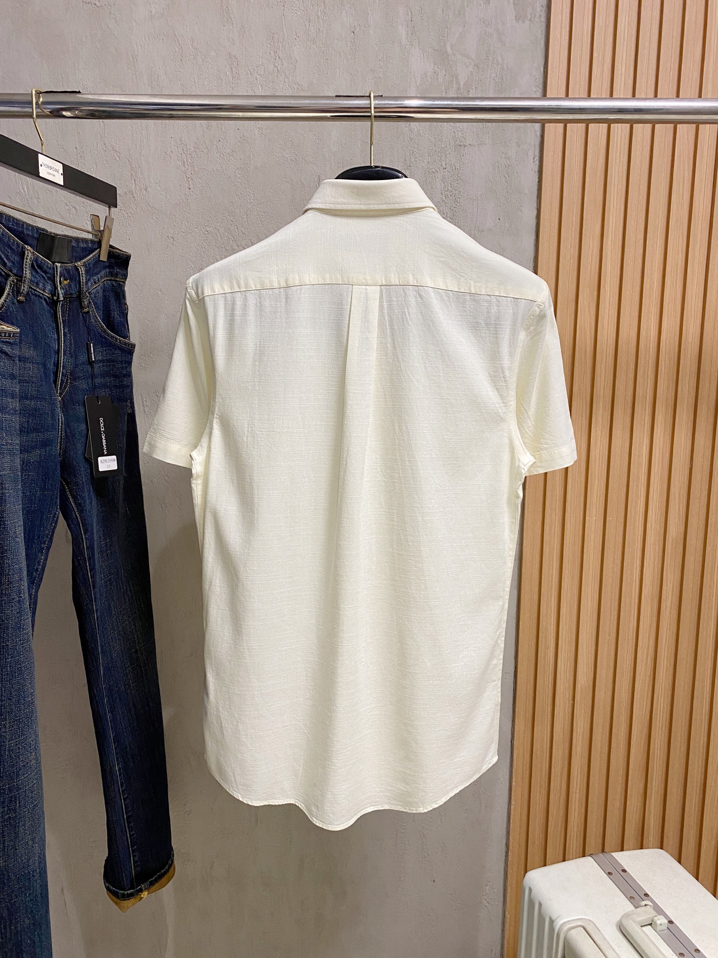 P，P轻盈雅致，短袖衬衫——25年春夏日里的温柔守候短袖衬衫，臻品定制系列的材质、精湛的工艺细节和卓越的