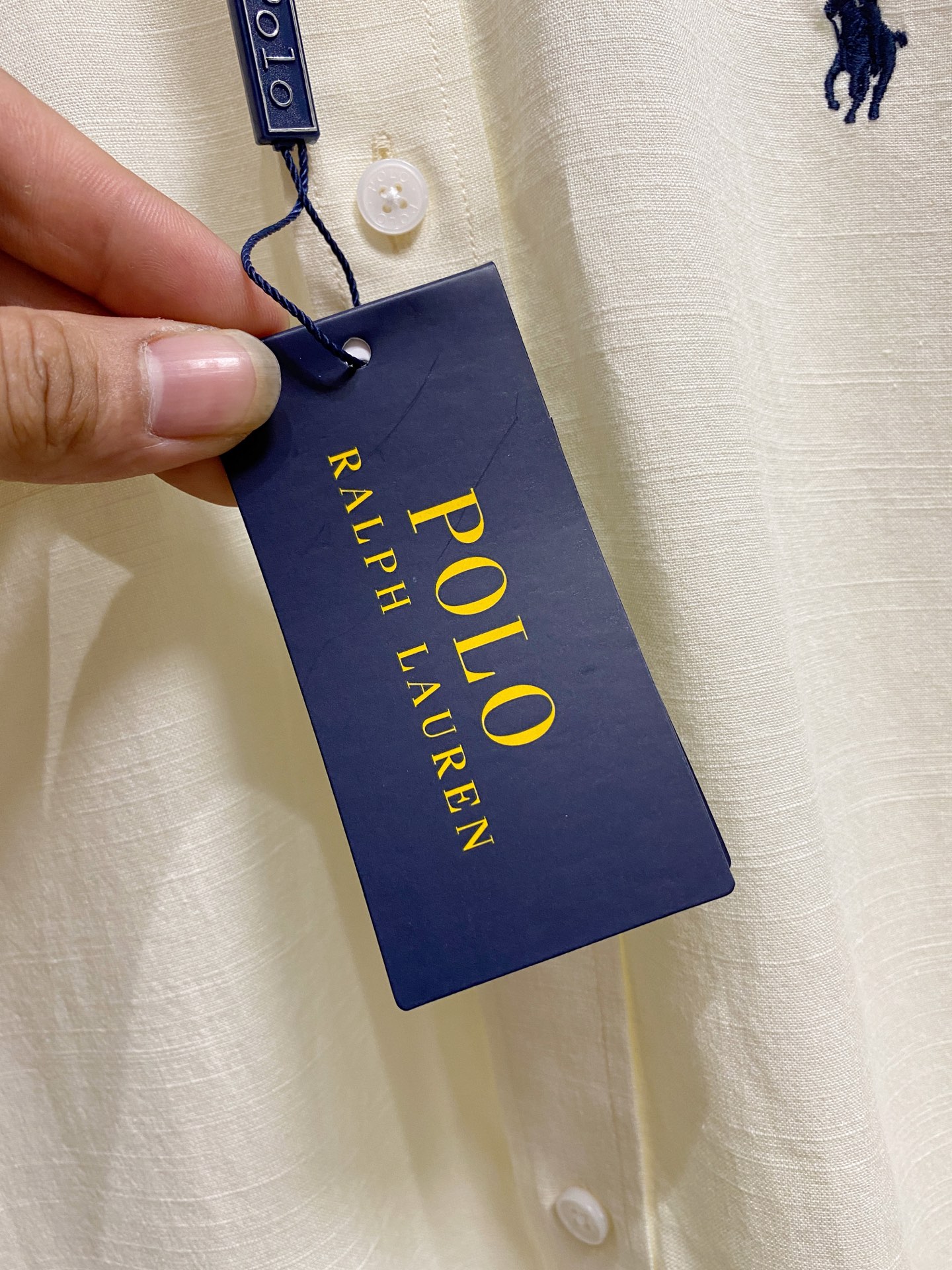 P，P轻盈雅致，短袖衬衫——25年春夏日里的温柔守候短袖衬衫，臻品定制系列的材质、精湛的工艺细节和卓越的