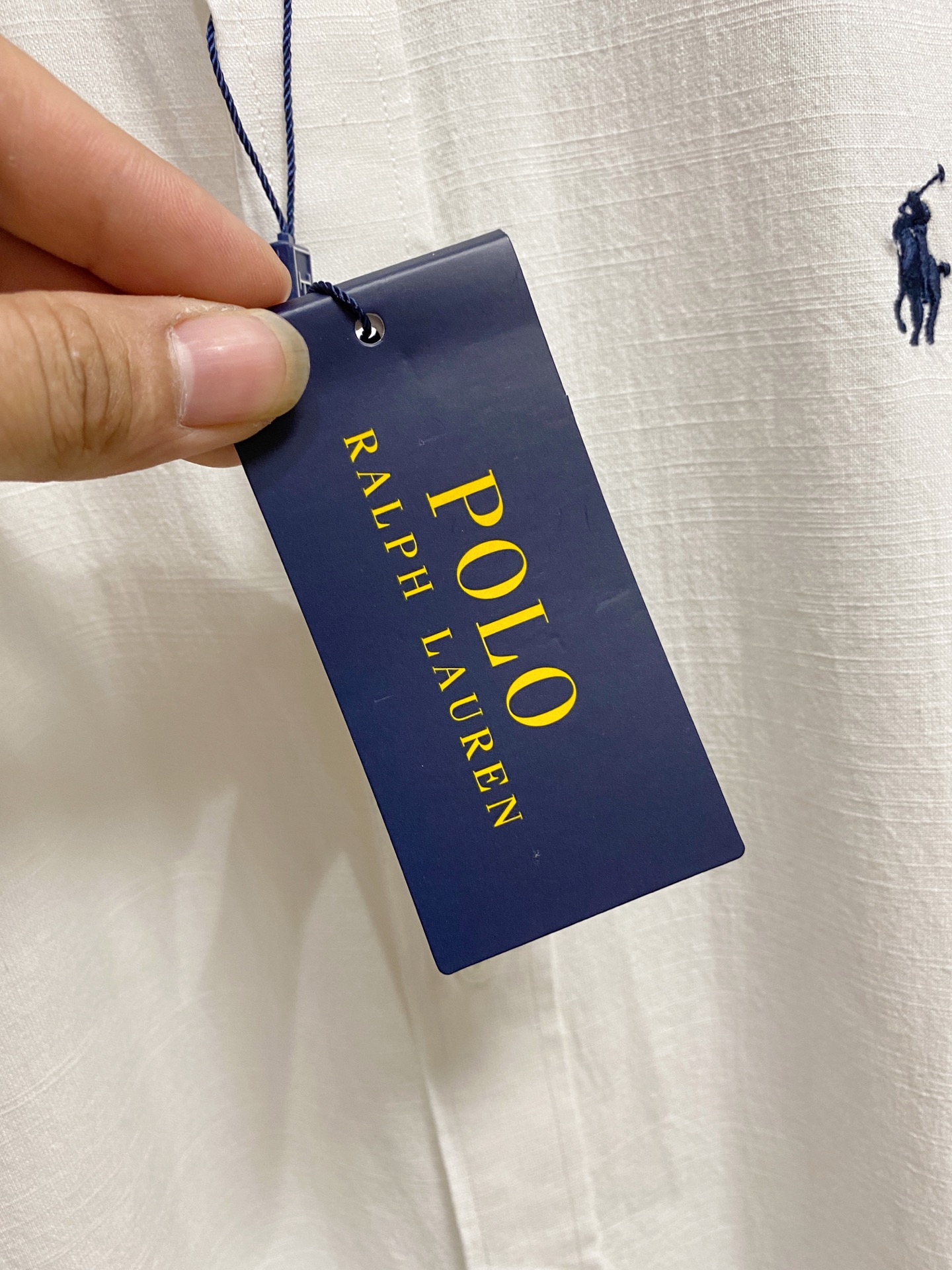 P，P轻盈雅致，短袖衬衫——25年春夏日里的温柔守候短袖衬衫，臻品定制系列的材质、精湛的工艺细节和卓越的