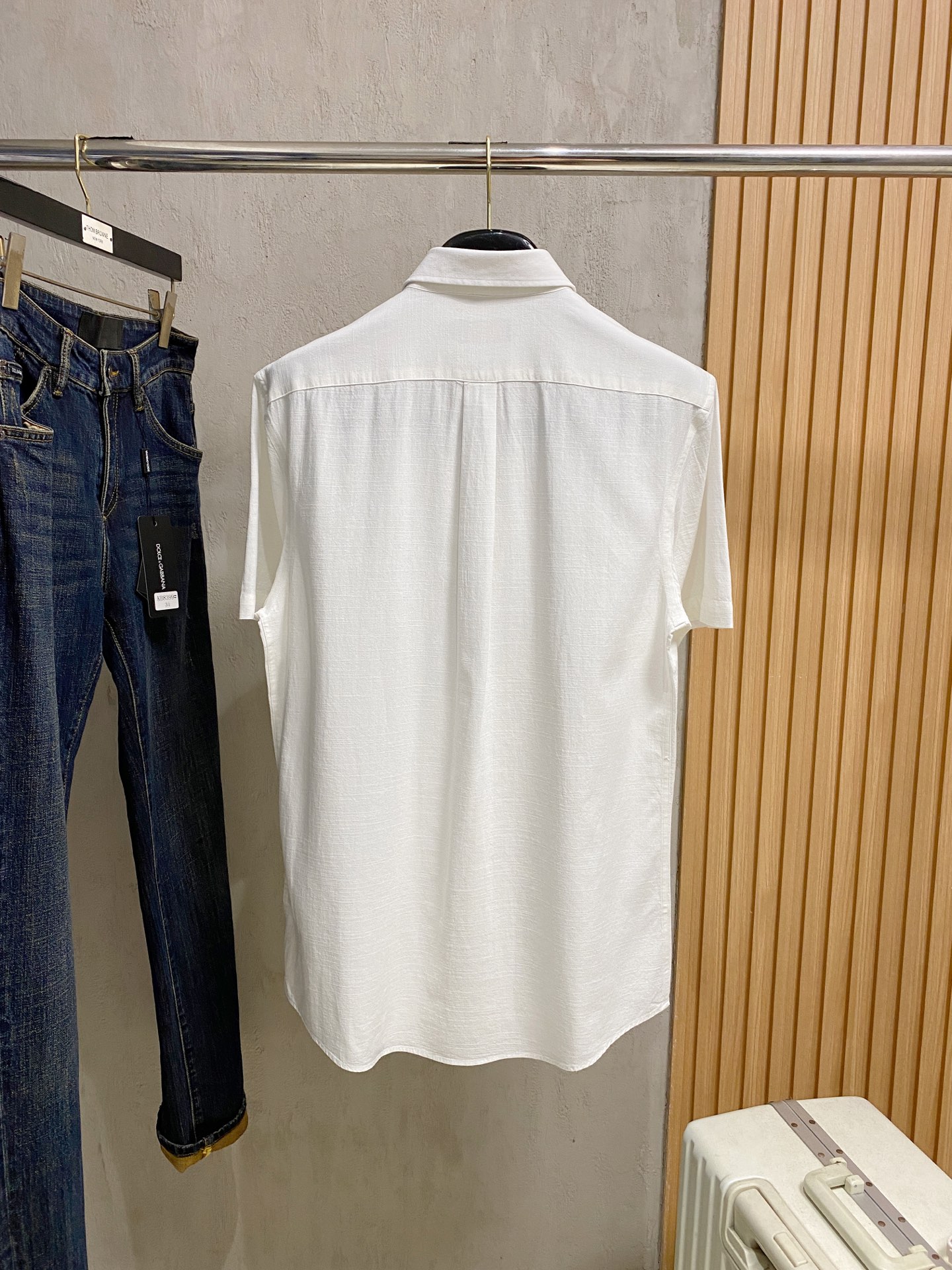 P，P轻盈雅致，短袖衬衫——25年春夏日里的温柔守候短袖衬衫，臻品定制系列的材质、精湛的工艺细节和卓越的