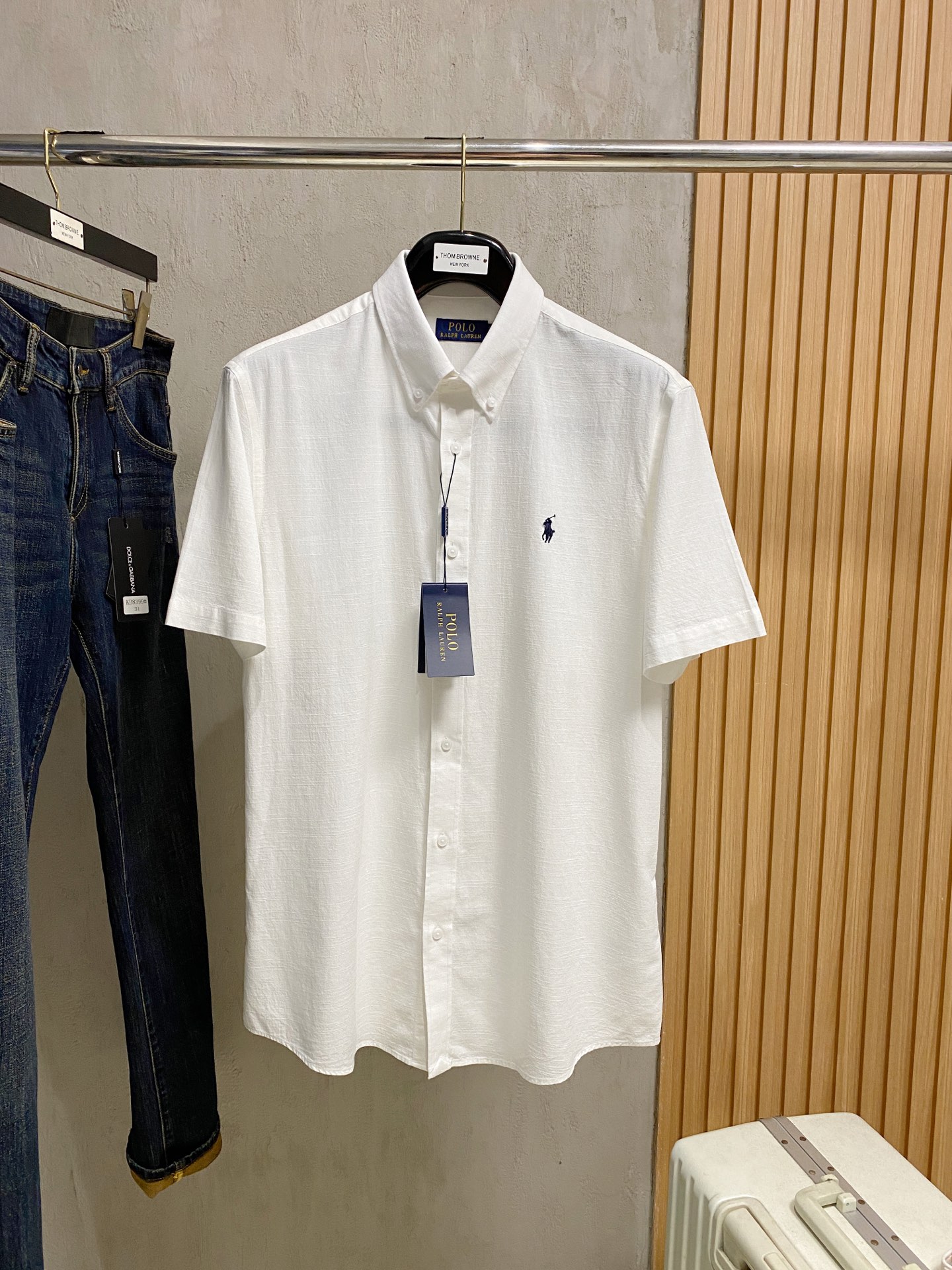 P，P轻盈雅致，短袖衬衫——25年春夏日里的温柔守候短袖衬衫，臻品定制系列的材质、精湛的工艺细节和卓越的