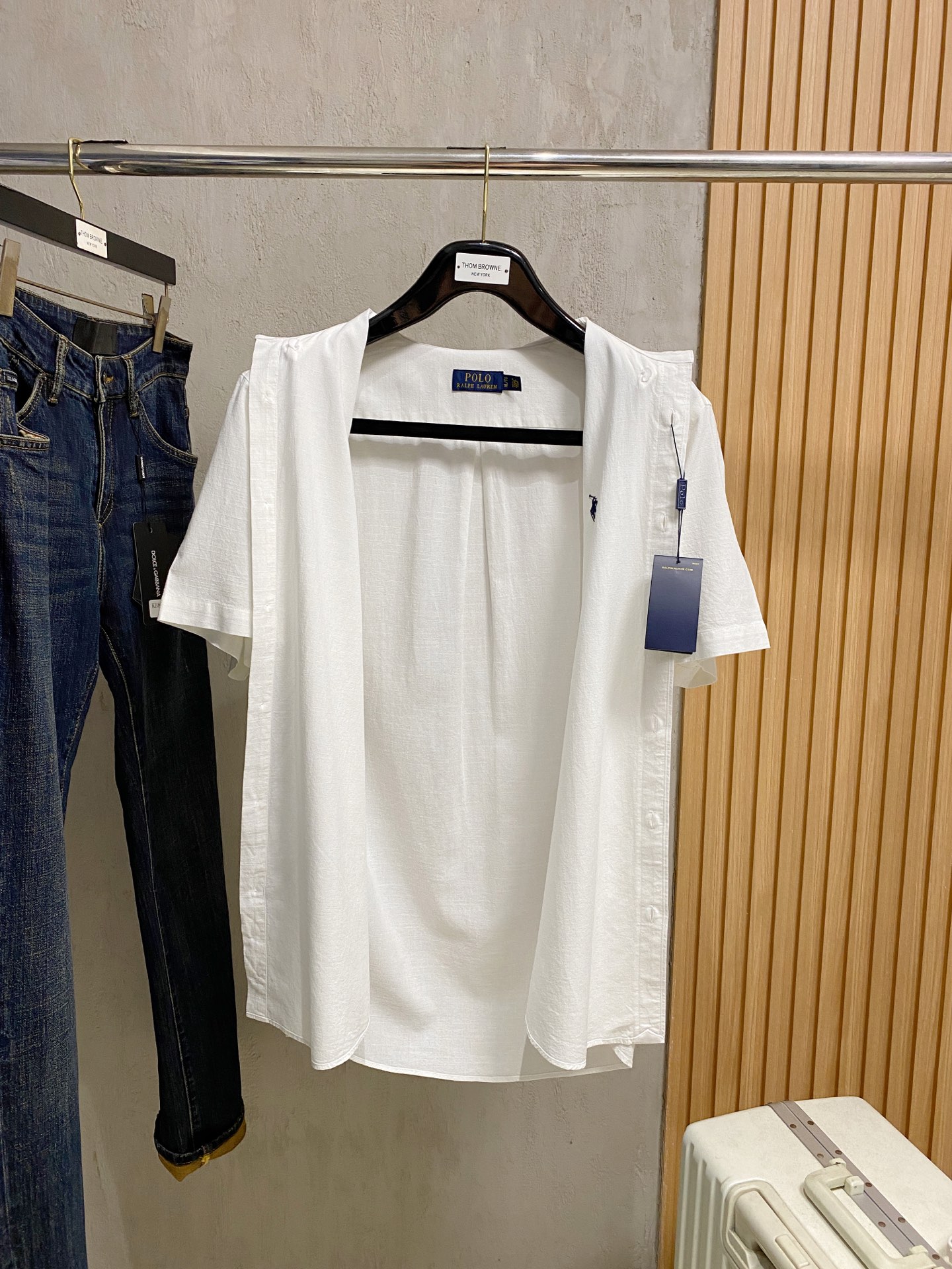 P，P轻盈雅致，短袖衬衫——25年春夏日里的温柔守候短袖衬衫，臻品定制系列的材质、精湛的工艺细节和卓越的