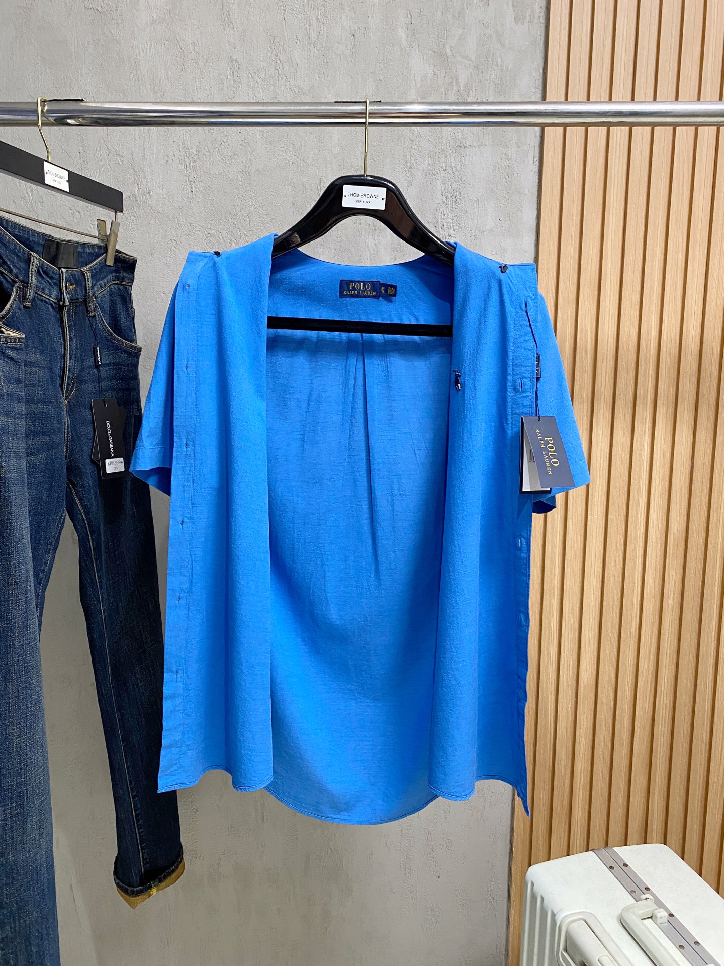 P，P轻盈雅致，短袖衬衫——25年春夏日里的温柔守候短袖衬衫，臻品定制系列的材质、精湛的工艺细节和卓越的