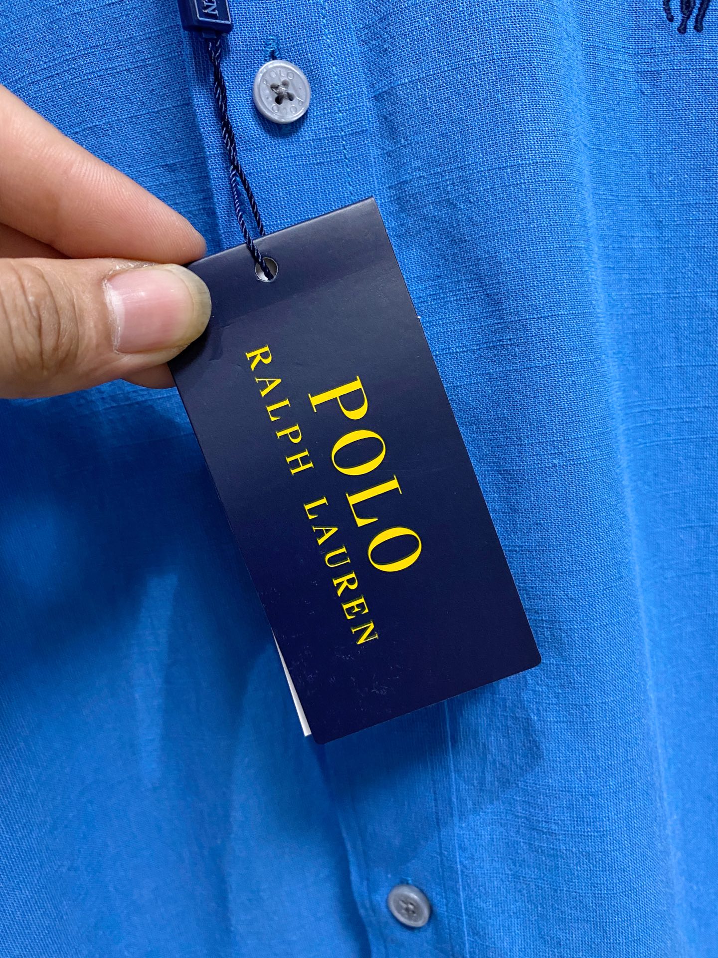 P，P轻盈雅致，短袖衬衫——25年春夏日里的温柔守候短袖衬衫，臻品定制系列的材质、精湛的工艺细节和卓越的