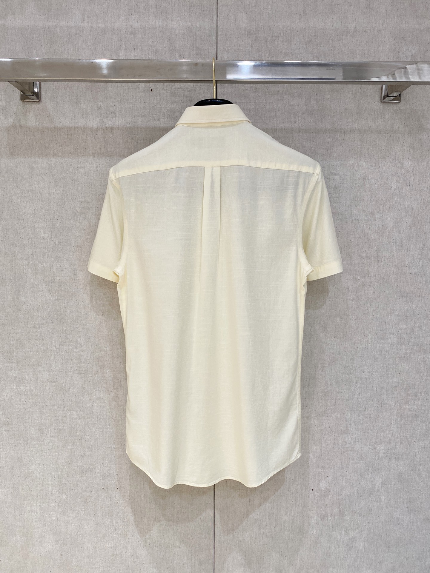 P，P轻盈雅致，短袖衬衫——25年春夏日里的温柔守候短袖衬衫，臻品定制系列的材质、精湛的工艺细节和卓越的