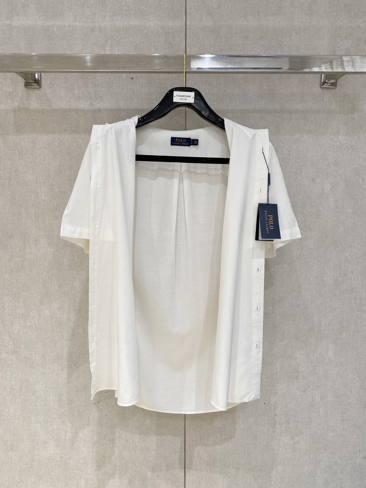 P，P轻盈雅致，短袖衬衫——25年春夏日里的温柔守候短袖衬衫，臻品定制系列的材质、精湛的工艺细节和卓越的