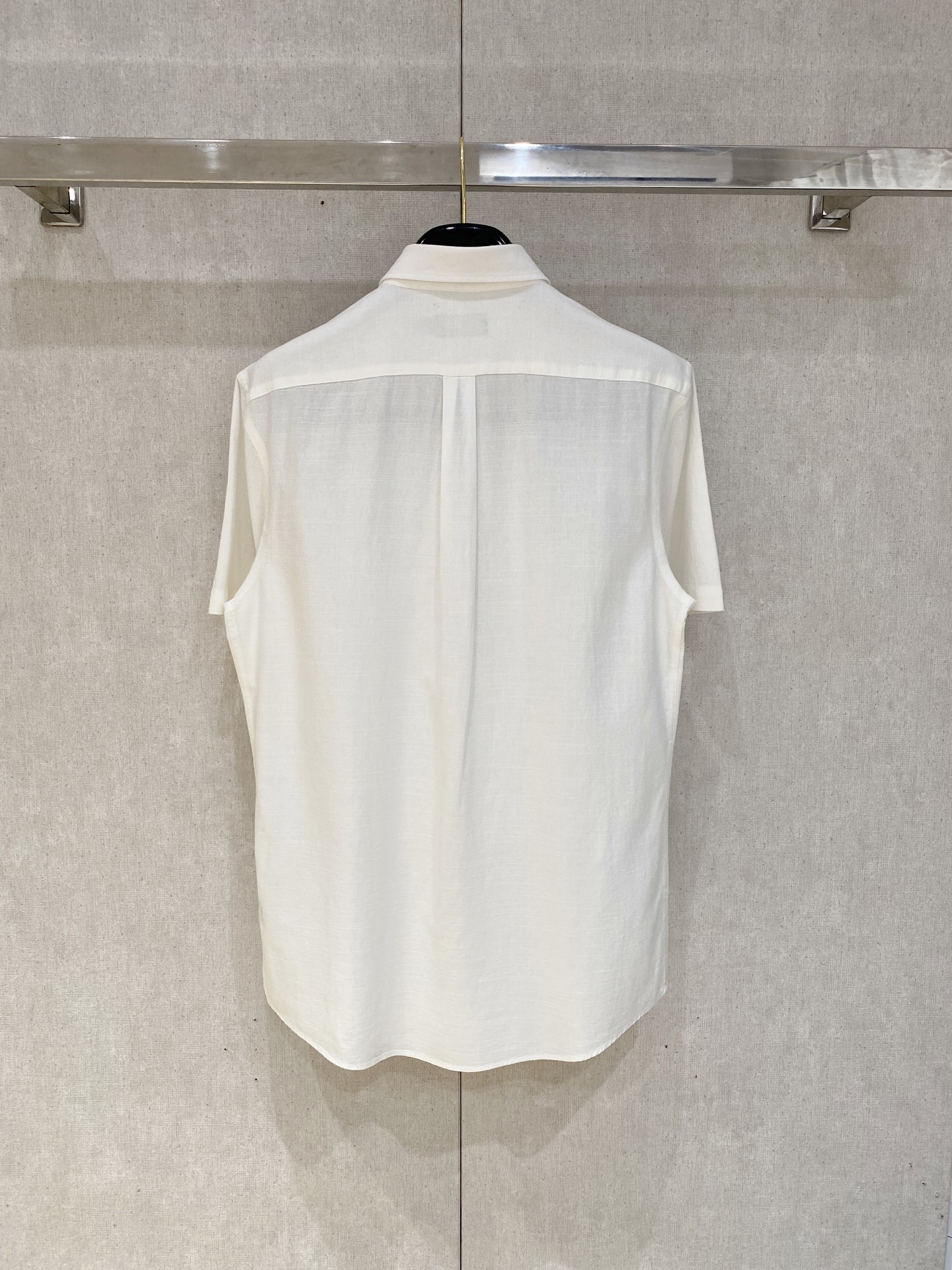 P，P轻盈雅致，短袖衬衫——25年春夏日里的温柔守候短袖衬衫，臻品定制系列的材质、精湛的工艺细节和卓越的