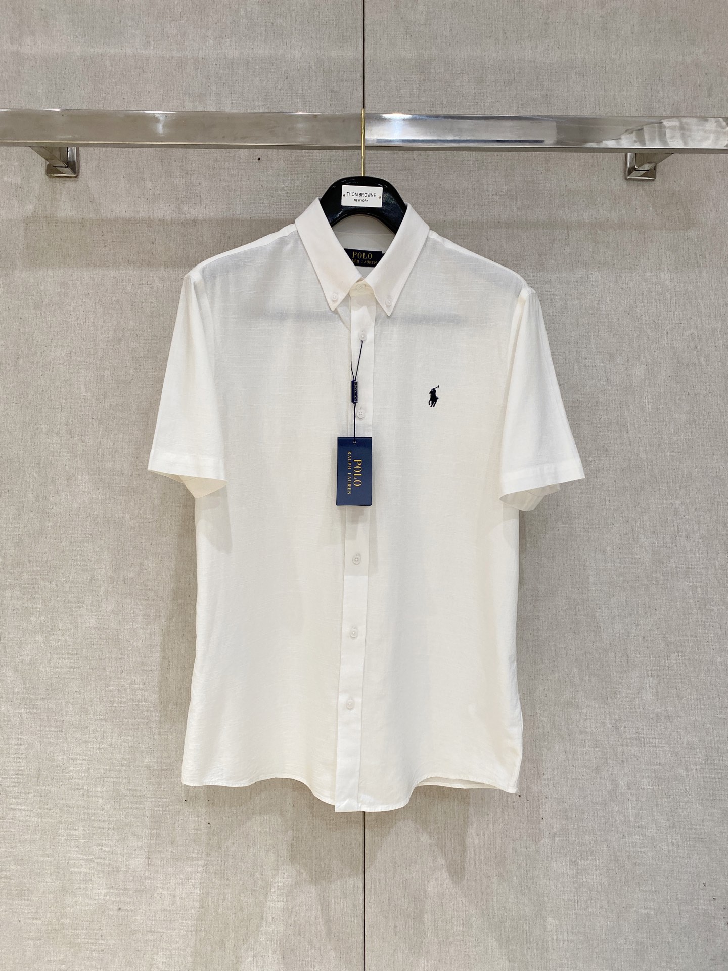 P，P轻盈雅致，短袖衬衫——25年春夏日里的温柔守候短袖衬衫，臻品定制系列的材质、精湛的工艺细节和卓越的