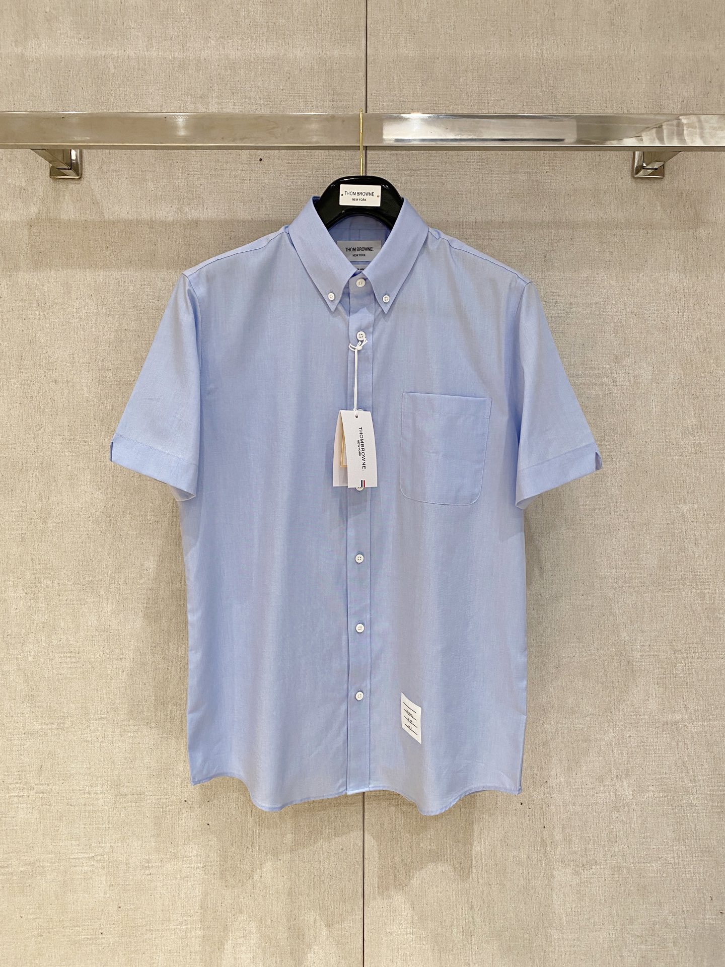 P，P轻盈雅致，短袖衬衫——25年春夏日里的温柔守候短袖衬衫，臻品定制系列的材质、精湛的工艺细节和卓越的