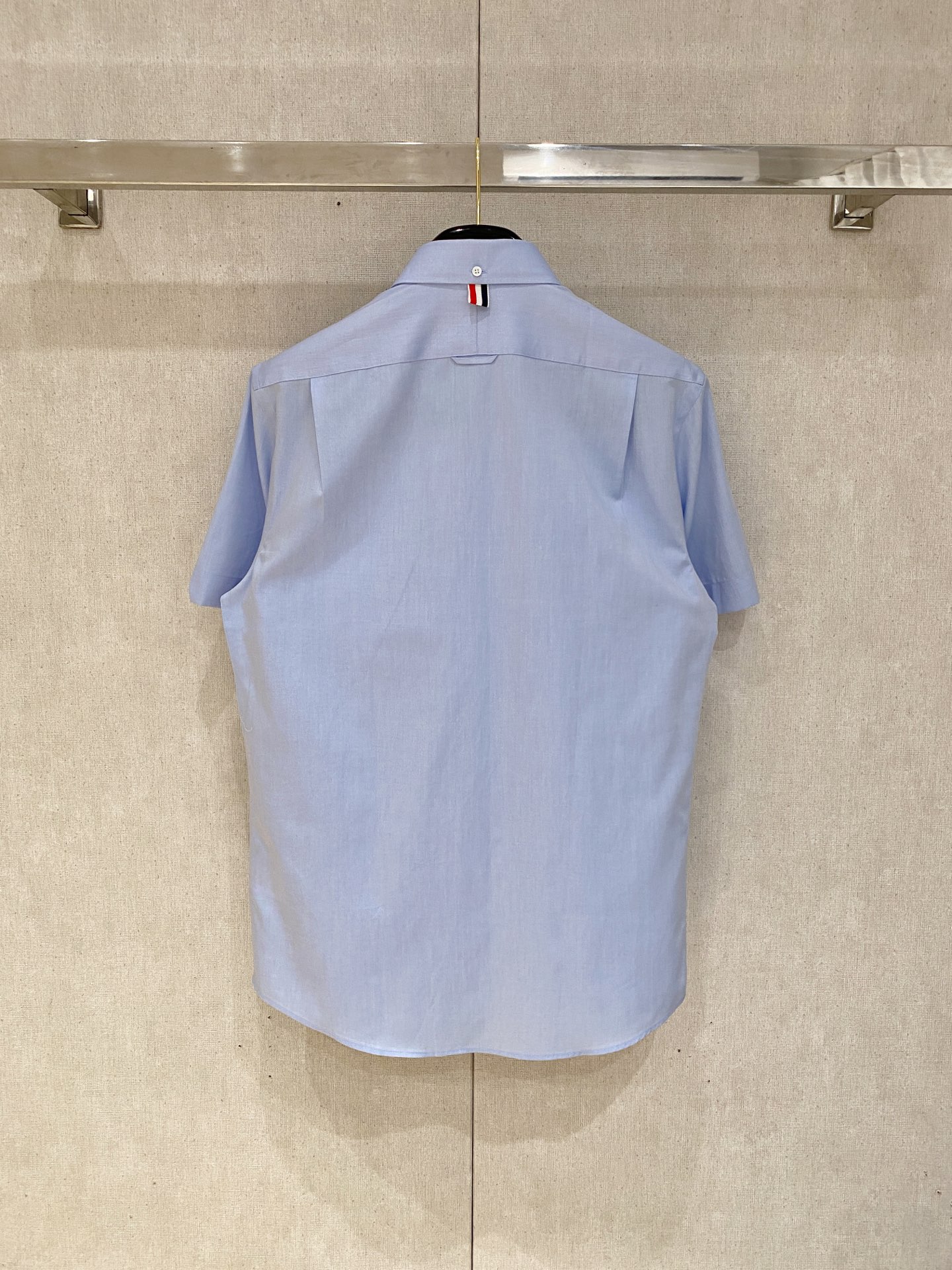 P，P轻盈雅致，短袖衬衫——25年春夏日里的温柔守候短袖衬衫，臻品定制系列的材质、精湛的工艺细节和卓越的