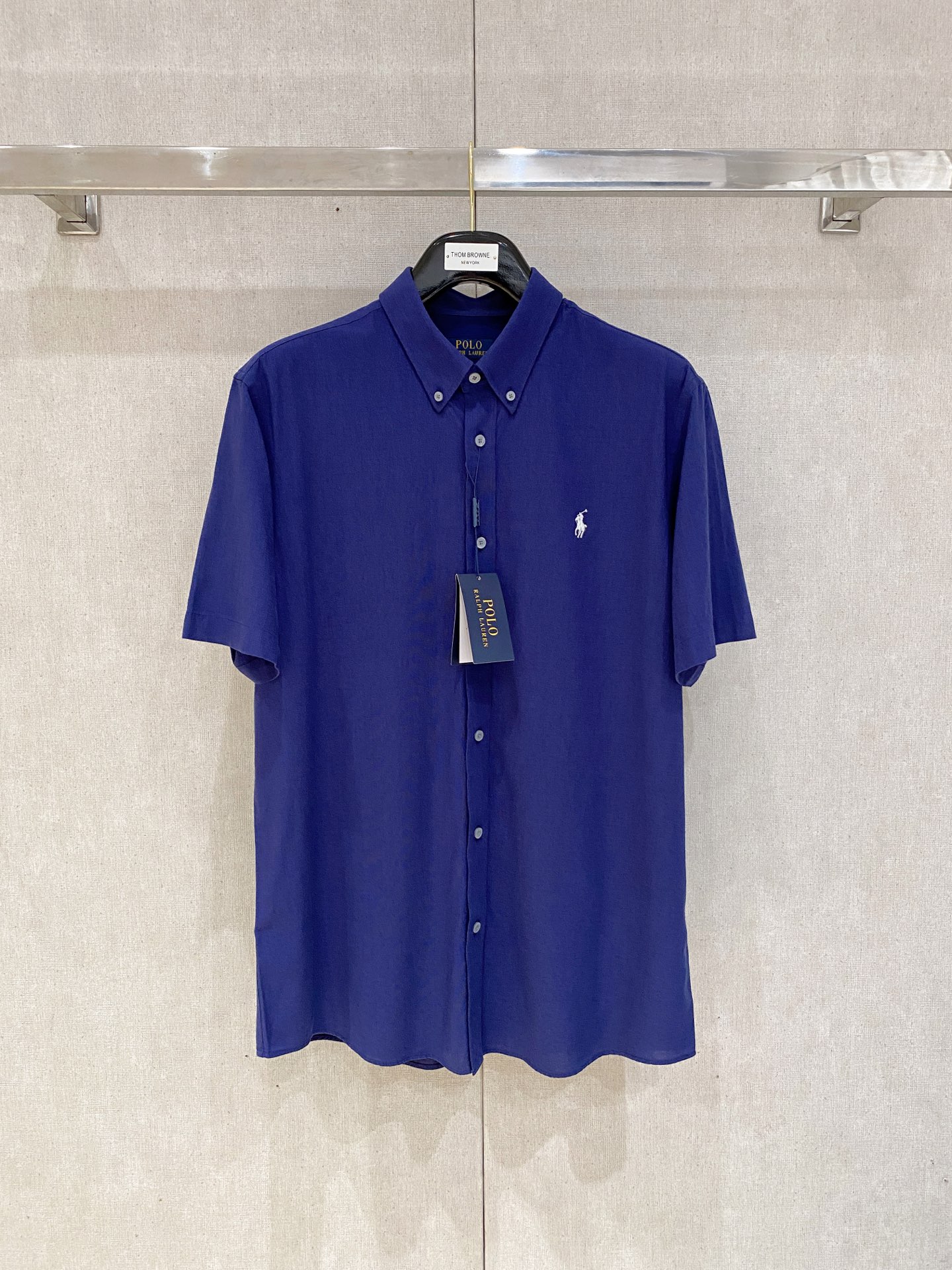 P，P轻盈雅致，短袖衬衫——25年春夏日里的温柔守候短袖衬衫，臻品定制系列的材质、精湛的工艺细节和卓越的