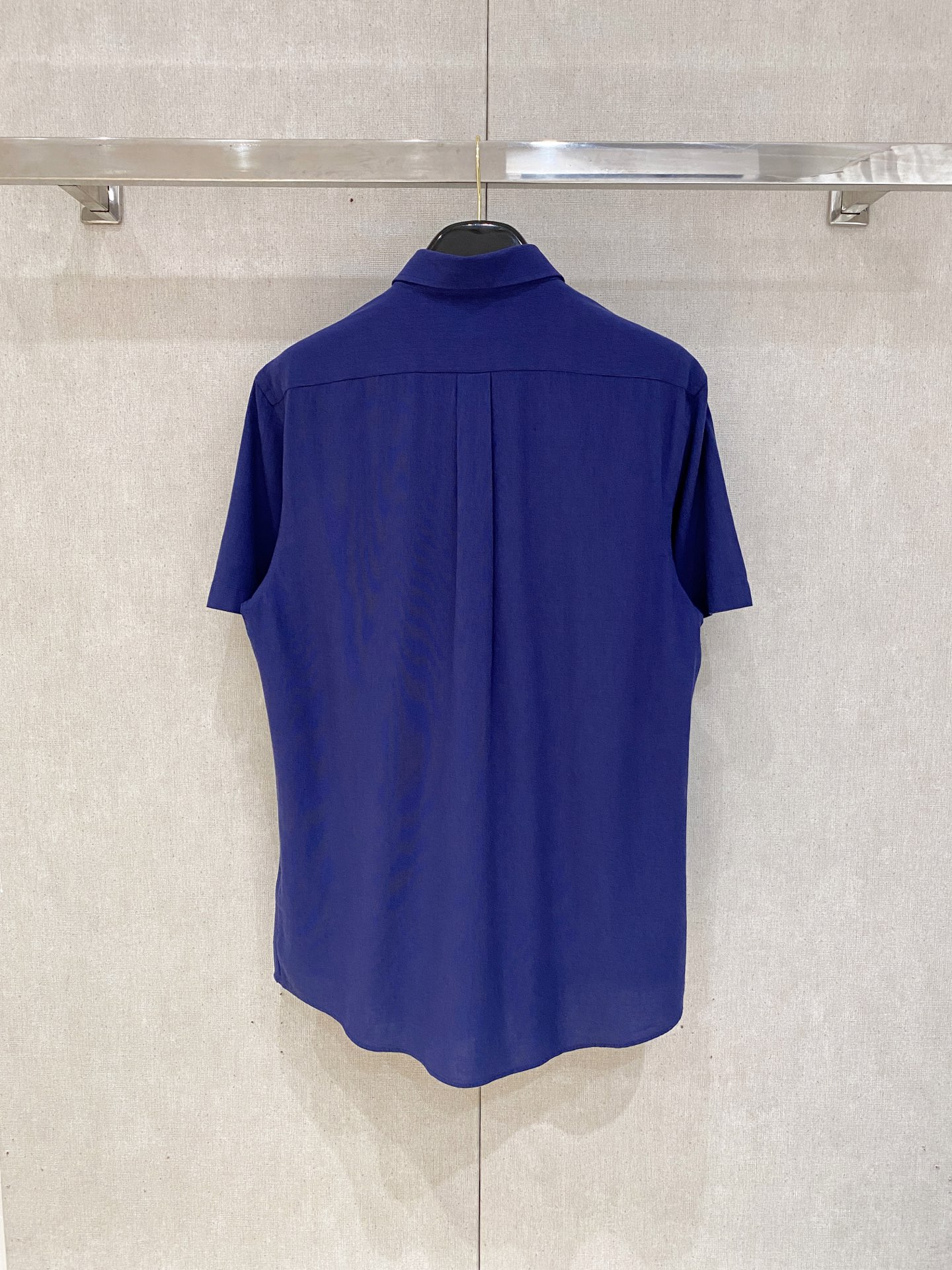 P，P轻盈雅致，短袖衬衫——25年春夏日里的温柔守候短袖衬衫，臻品定制系列的材质、精湛的工艺细节和卓越的