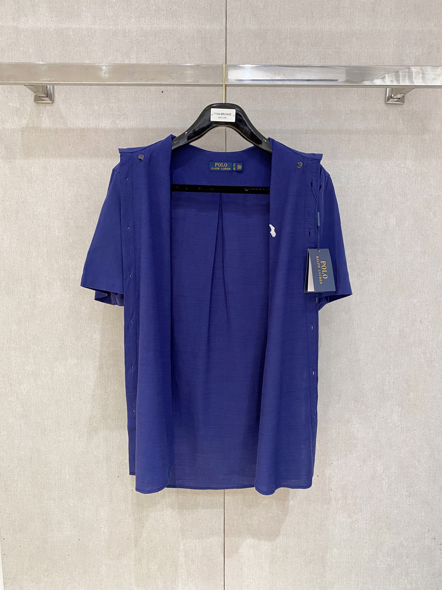 P，P轻盈雅致，短袖衬衫——25年春夏日里的温柔守候短袖衬衫，臻品定制系列的材质、精湛的工艺细节和卓越的