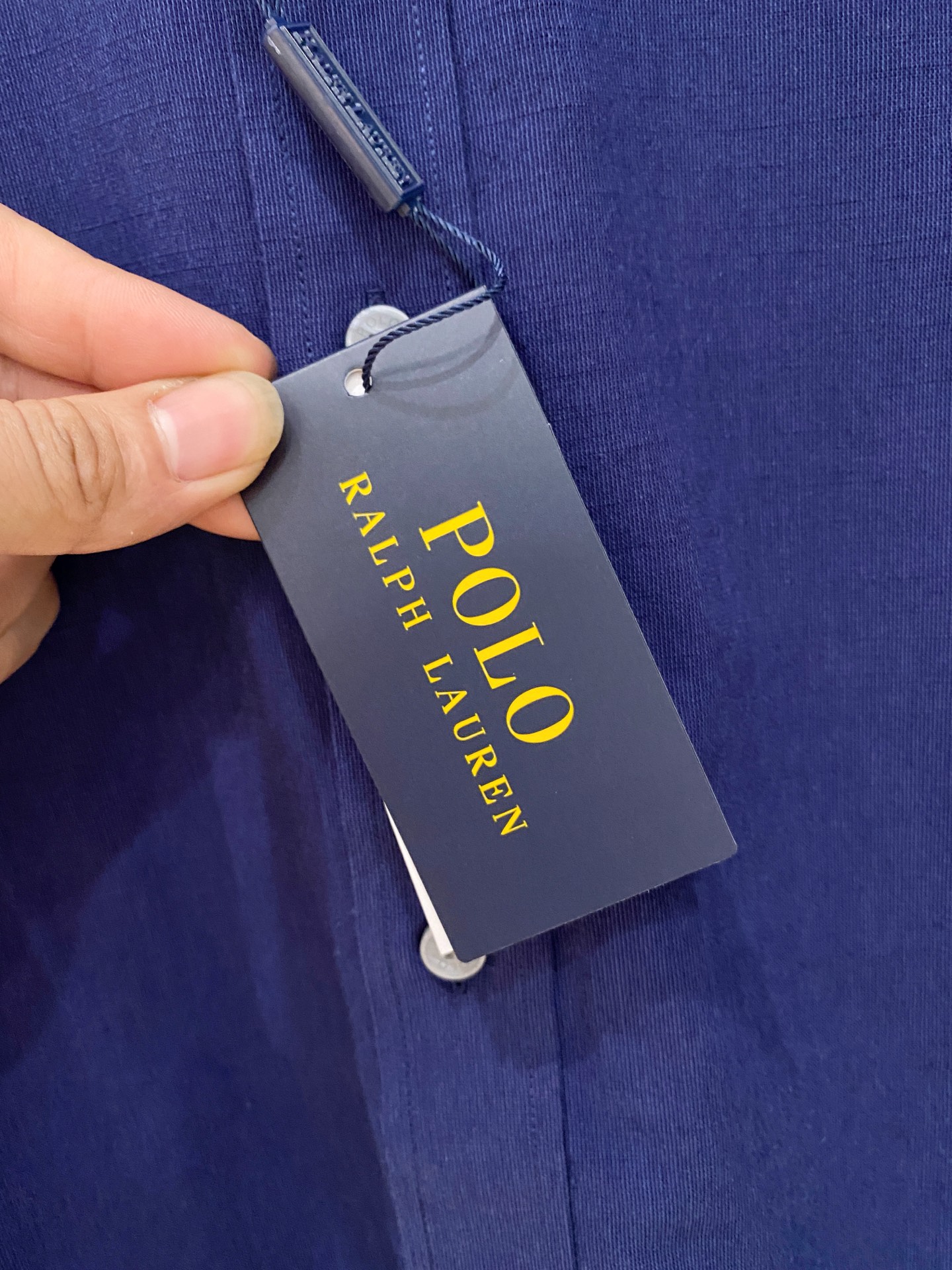 P，P轻盈雅致，短袖衬衫——25年春夏日里的温柔守候短袖衬衫，臻品定制系列的材质、精湛的工艺细节和卓越的