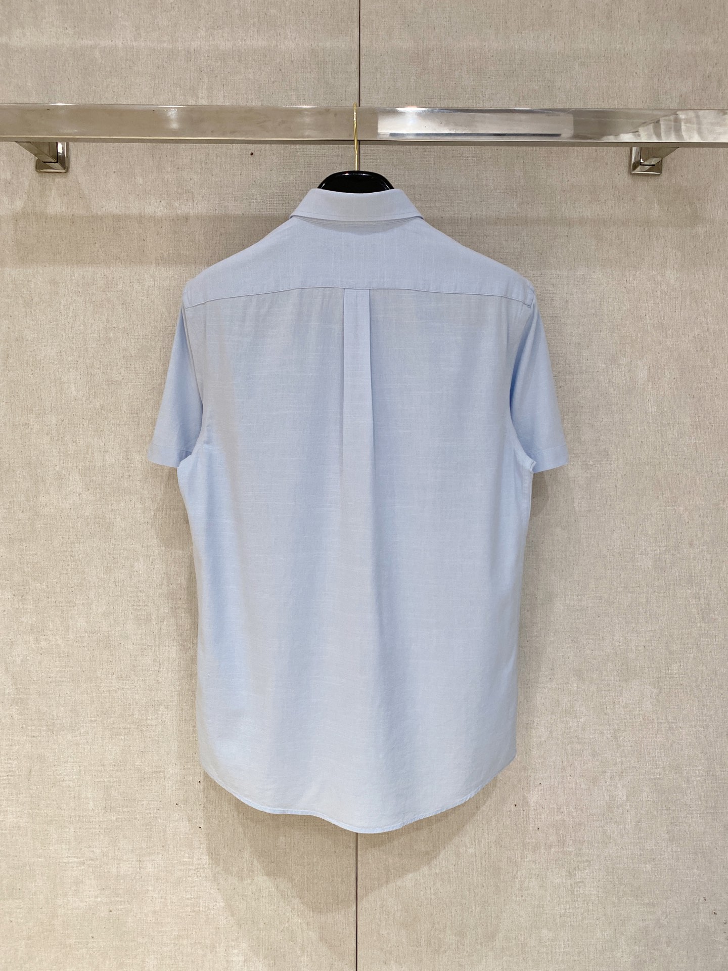 P，P轻盈雅致，短袖衬衫——25年春夏日里的温柔守候短袖衬衫，臻品定制系列的材质、精湛的工艺细节和卓越的