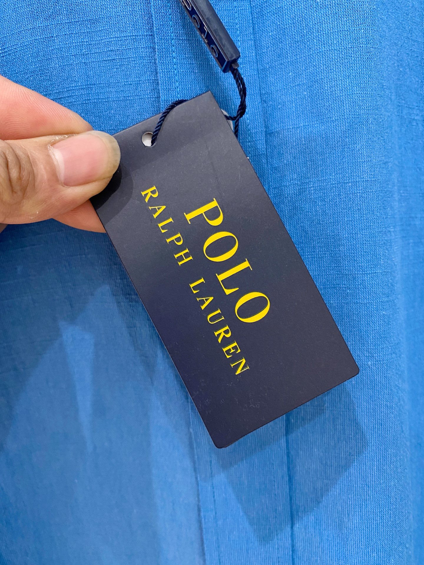 P，P轻盈雅致，短袖衬衫——25年春夏日里的温柔守候短袖衬衫，臻品定制系列的材质、精湛的工艺细节和卓越的